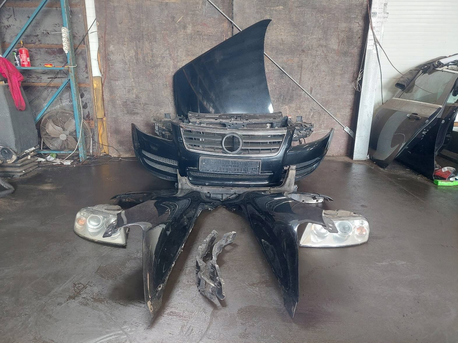 complete front bonnet bumper VOLKSWAGEN TOUAREG and L041 ID: 236928