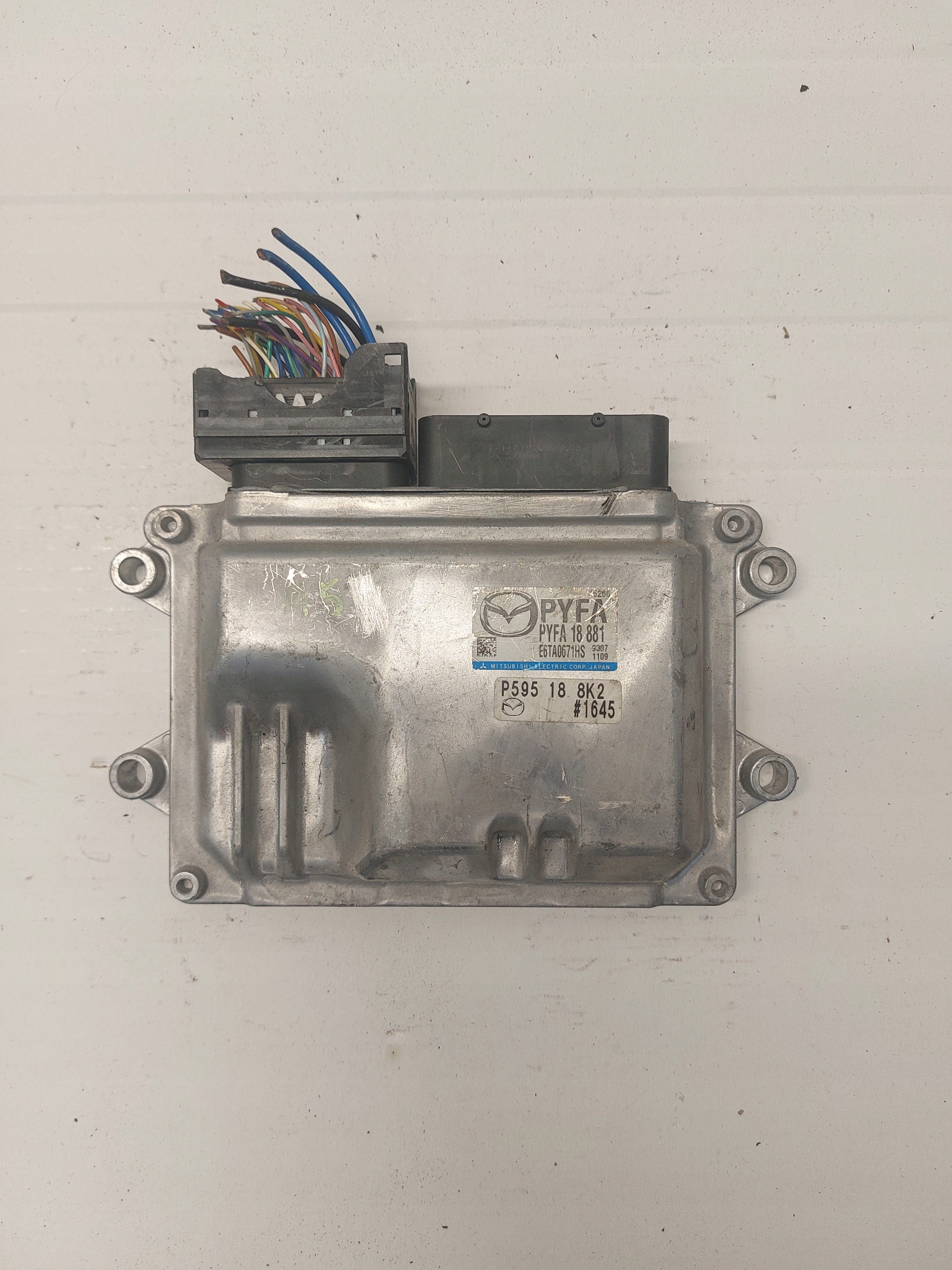 control unit of the engine MAZDA 6 III PYFA18881E6TA0671HS