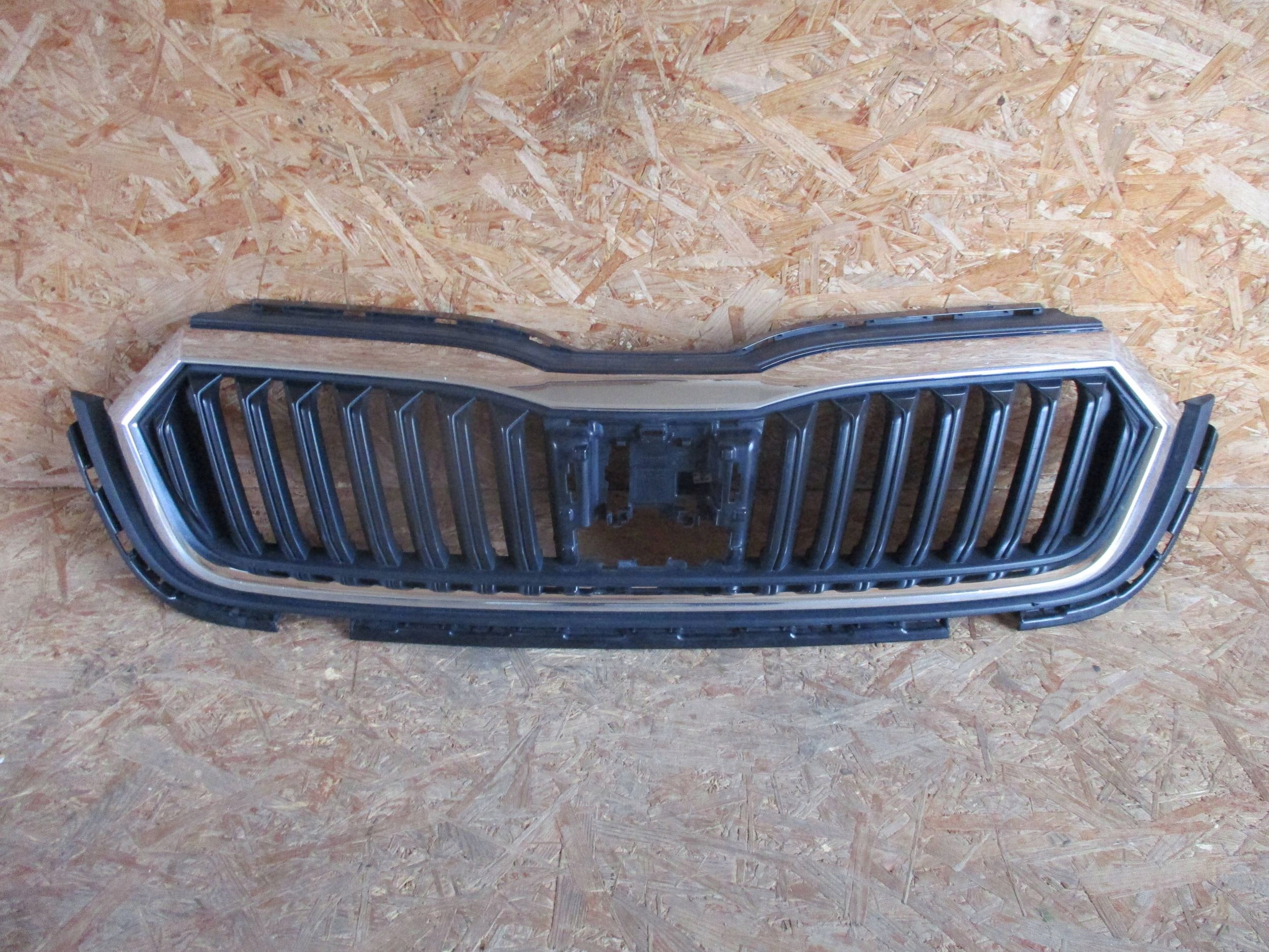 Skoda Octavia 1U Kühlergrill FRONTGRILL Kühlergitter - Thumbnail 1