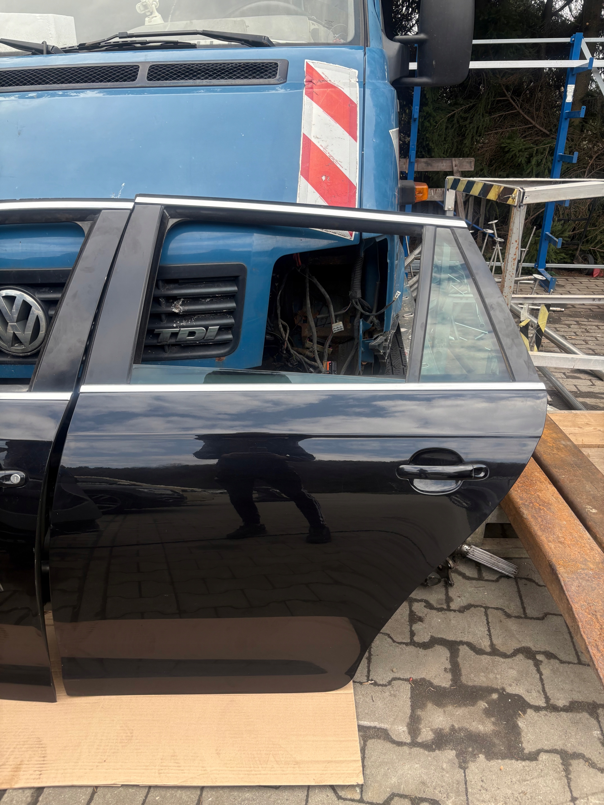 VW GOLF V KOMBI 07R- door left rear. left rear part LC9X