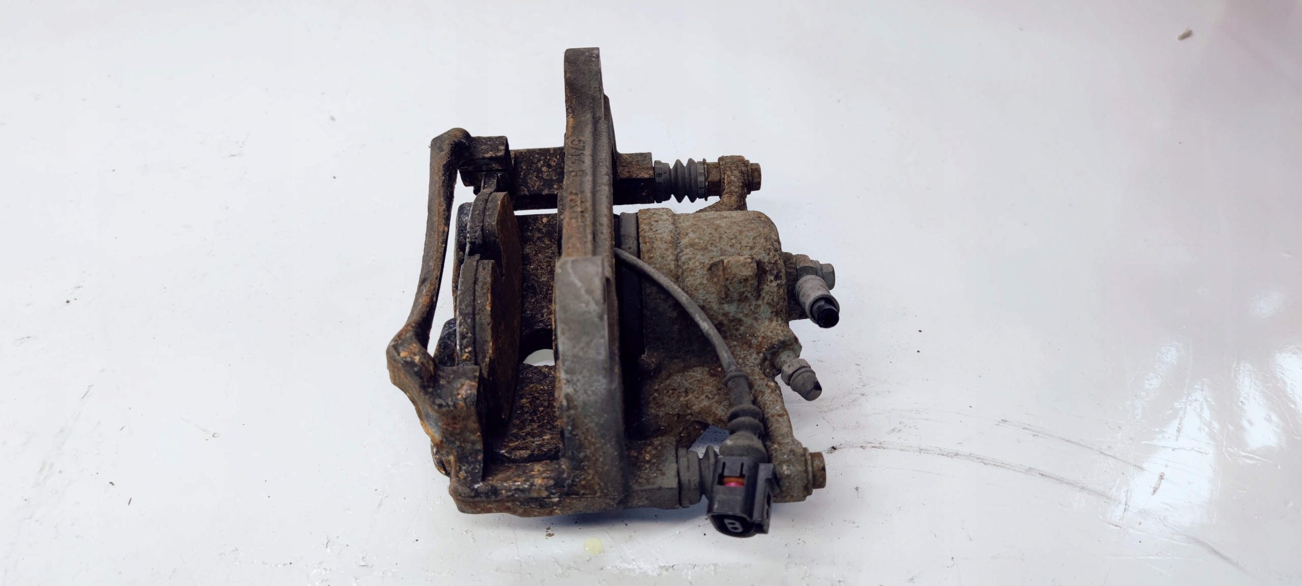 caliper brake JARZMO right front AUDI Q3 8U