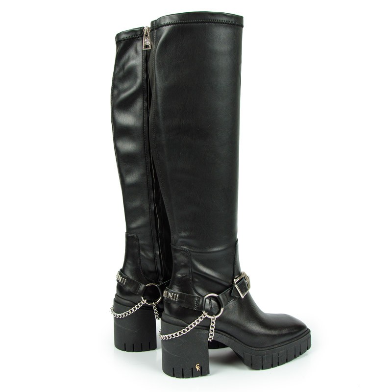 CARINII B8574 TRAPERY KLASYCZNE SKÓRA CZARNE 39 Model B8574-E50-000-000-E88