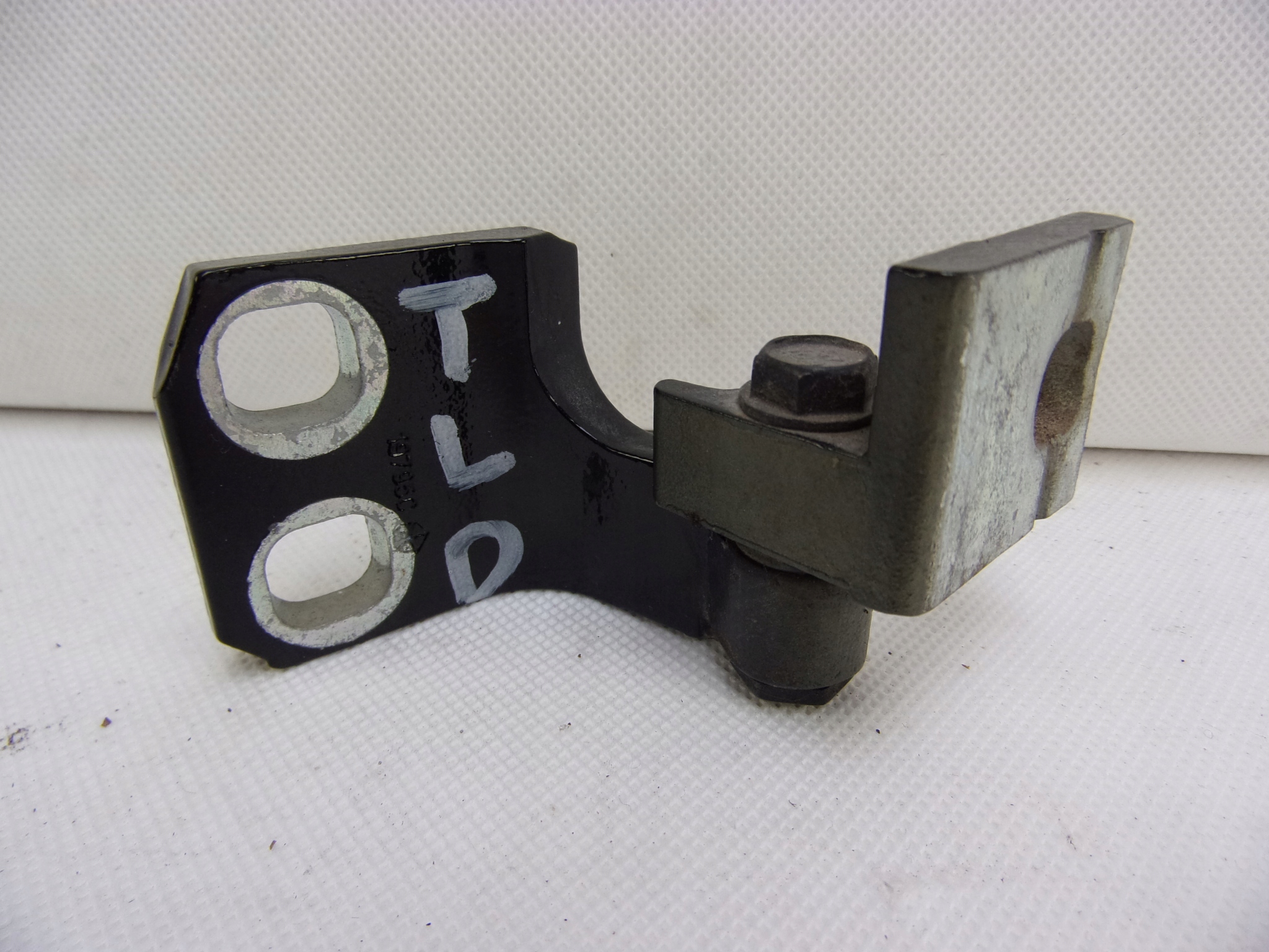 JEEP CHEROKEE KL ПЕТЛЯ ДВЕРИ ЛЕВЫЙ ЗАДНИЙ ВНИЗ PXR