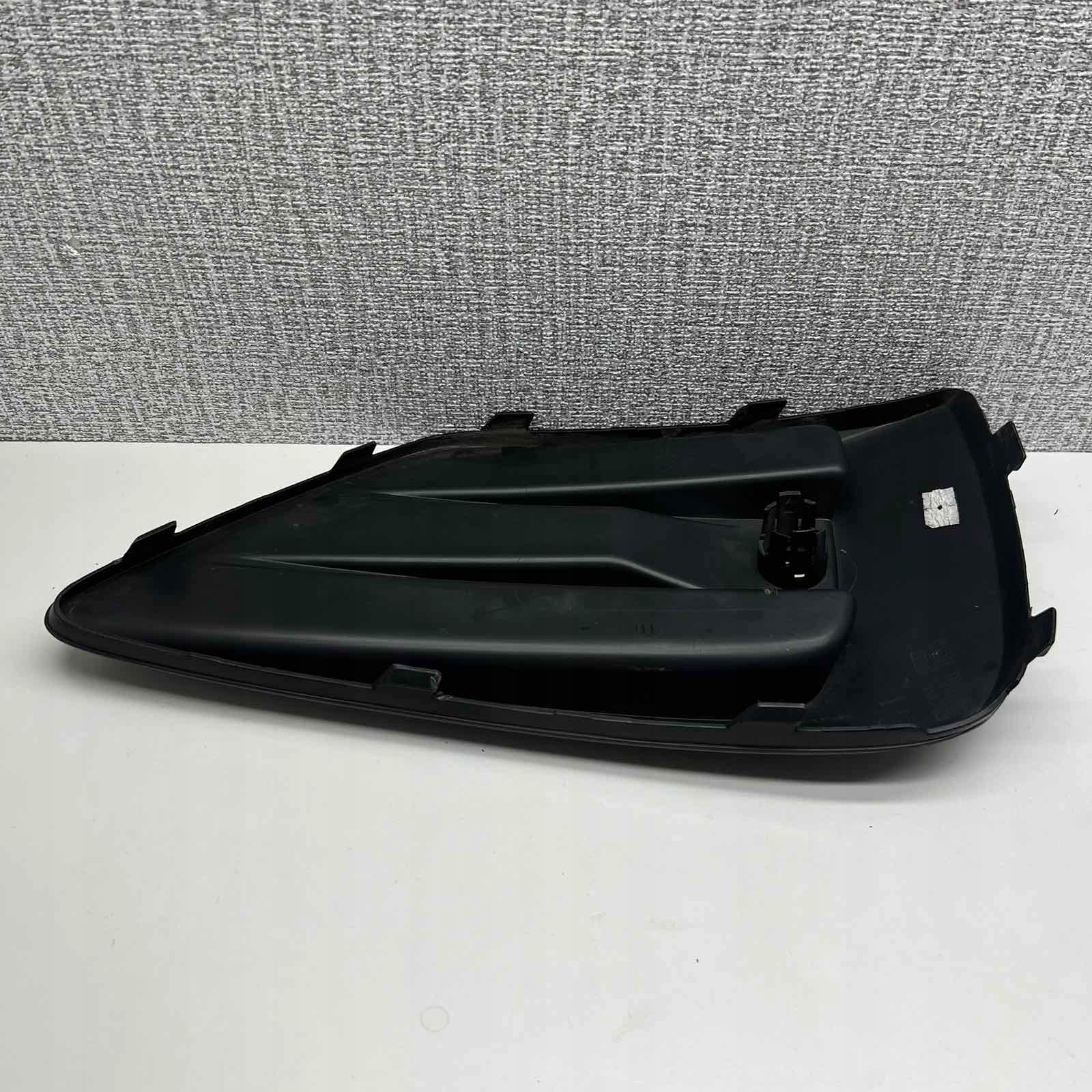 VOLVO XC60 17- R-design grid of a bumper left front 31449128