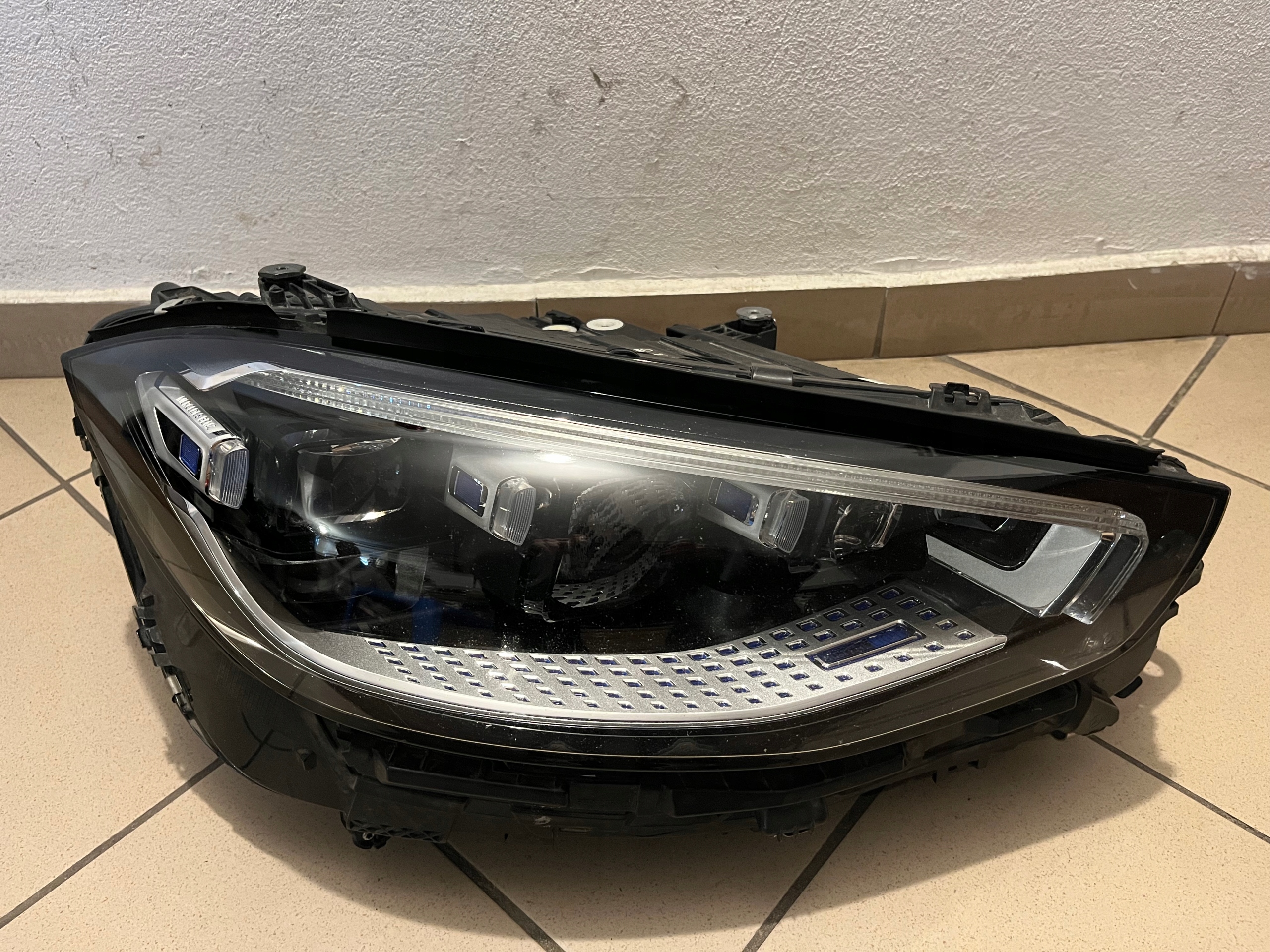 MERCEDES S W223 DIGITAL NIGHT LAMPA PRZEDNIA PRAWA