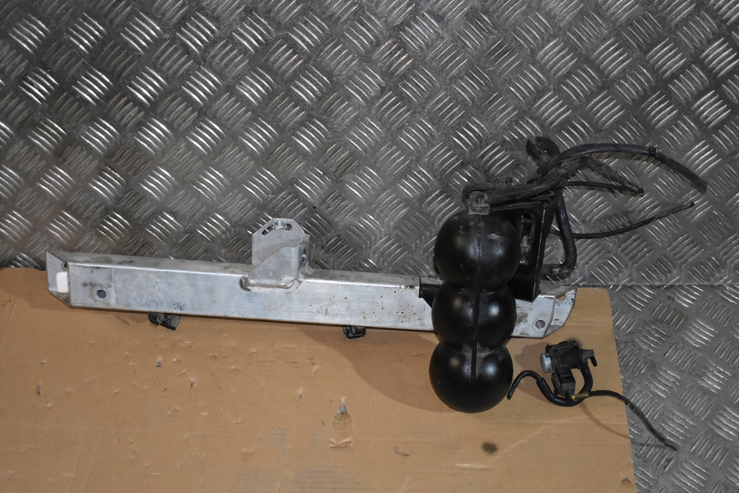 IDEALNA brace console AUDI R8 1