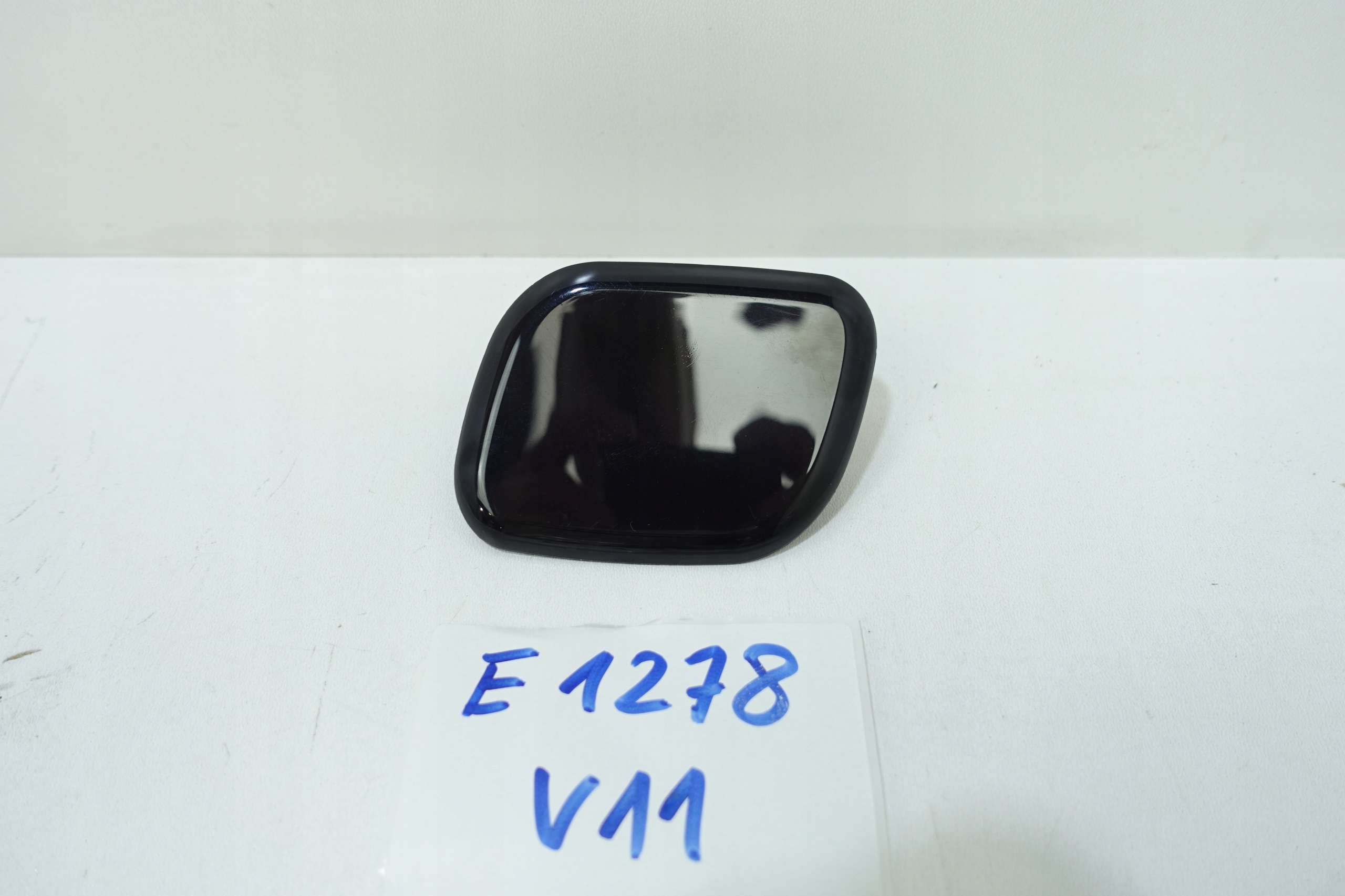 ZAŚLEPKA SPRYSKIWACZA LEWA HYUNDAI TUCSON III 2015- 98681-D7000