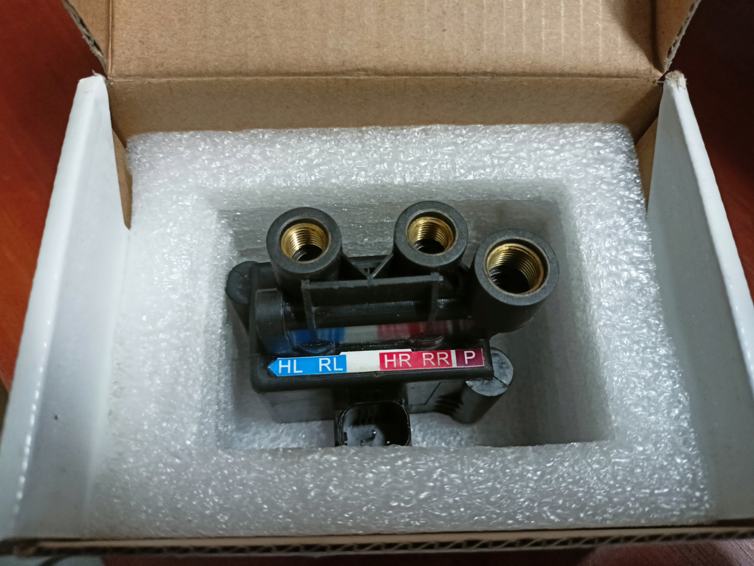 ROZDZIELACZ BLOK ZAWOROWY AIRMATIC MERCEDES E KLASA W212 W213 R W251