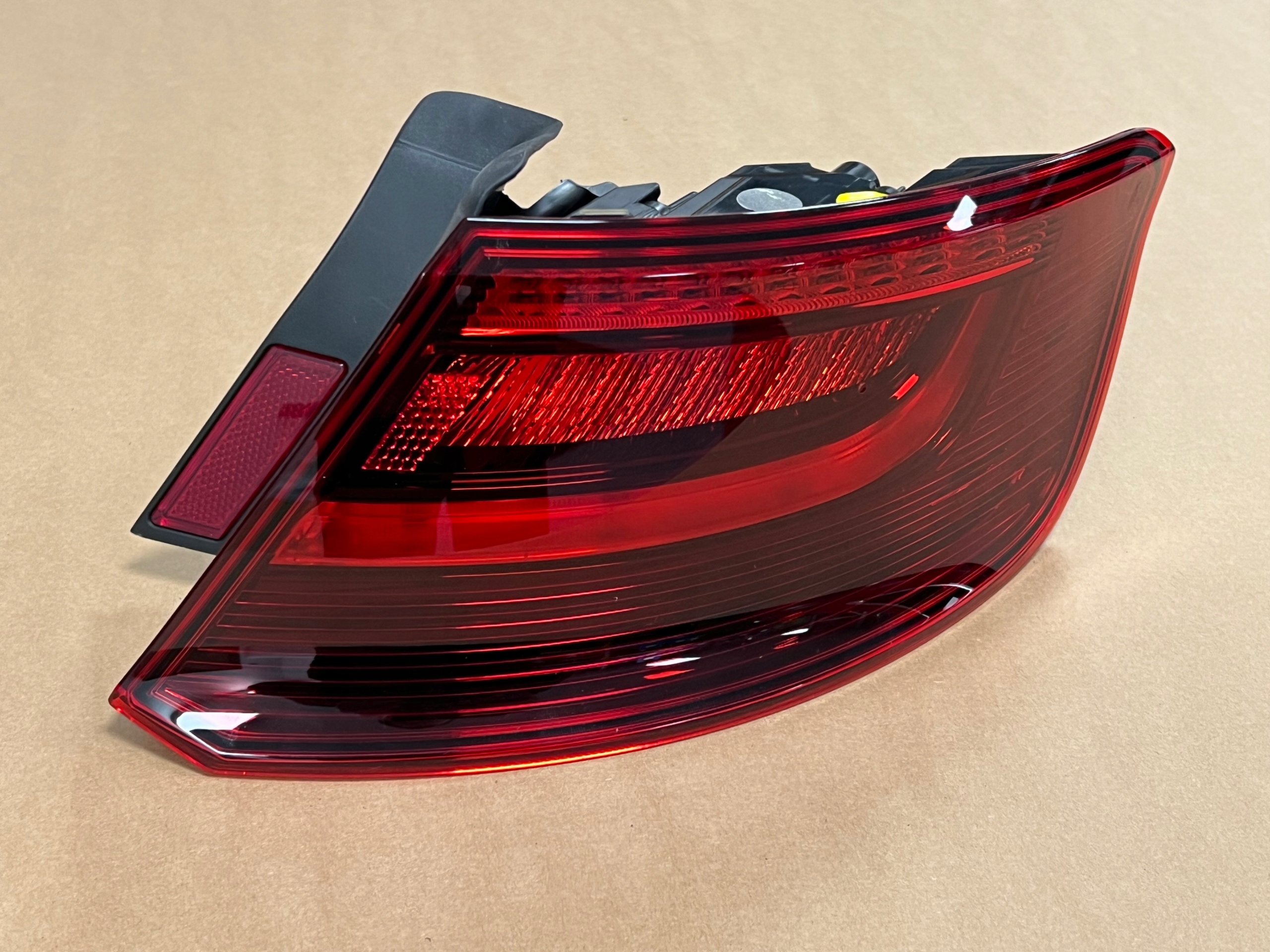 AUDI A3 8V LAMPA TYŁ LED 8V4945096B