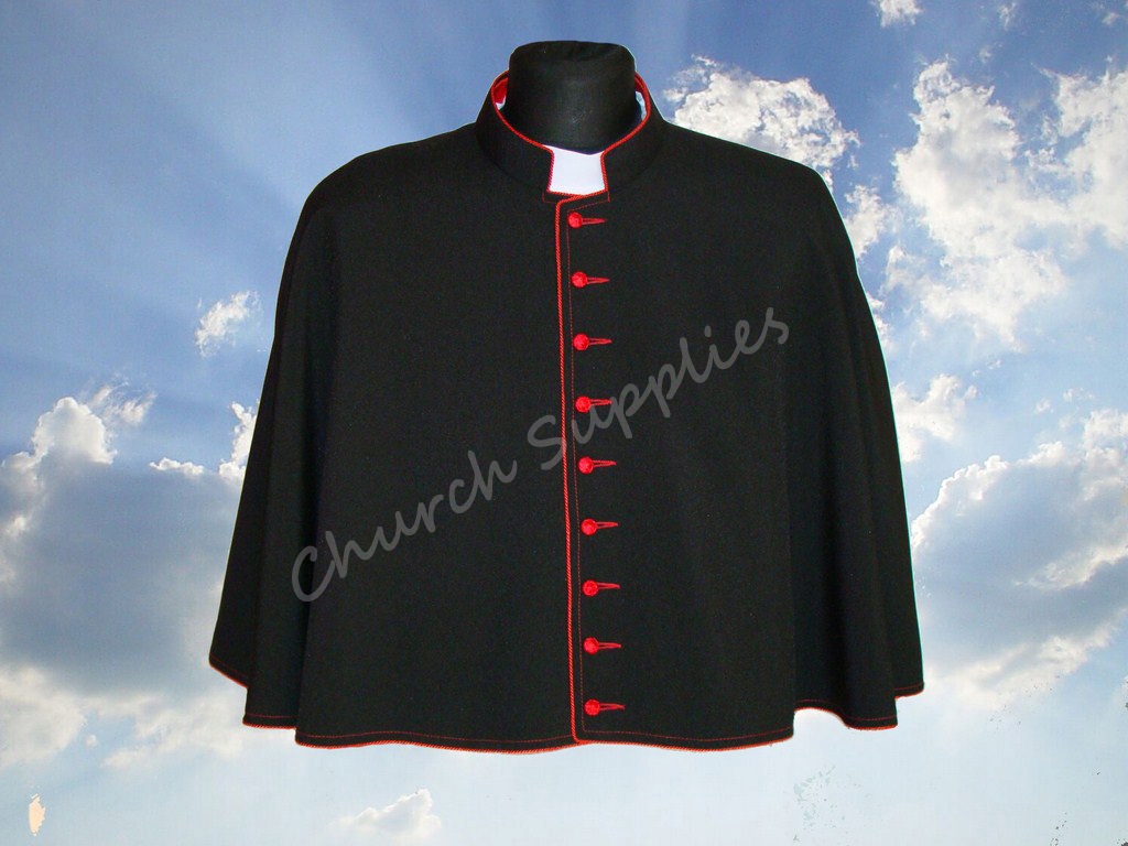 Černý kněžský mucet s červenými knoflíky