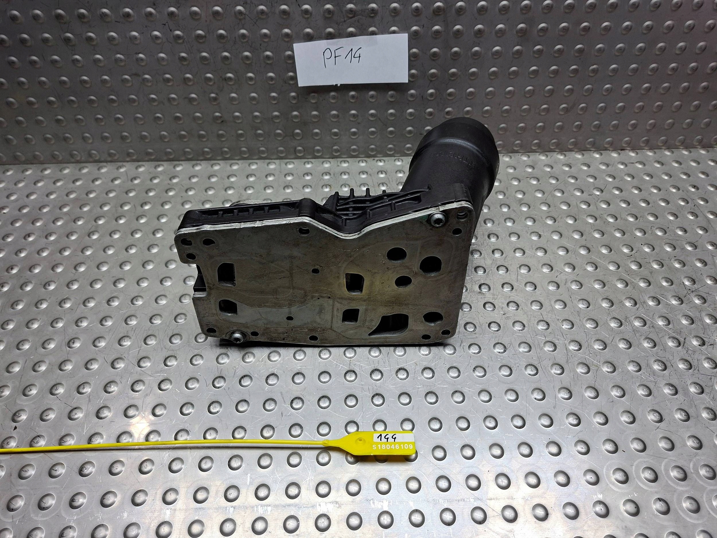 Ölfiltergehäuse MINI COOPER COUNTRYMAN R60 10- 1.6 D 70377354