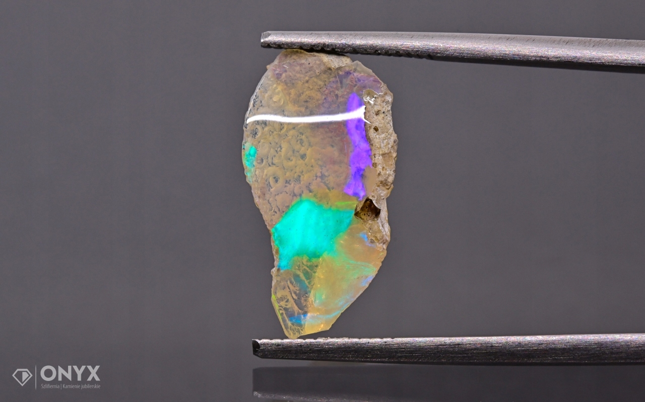 Opal z Etiopie hrudka 16x8,5 mm