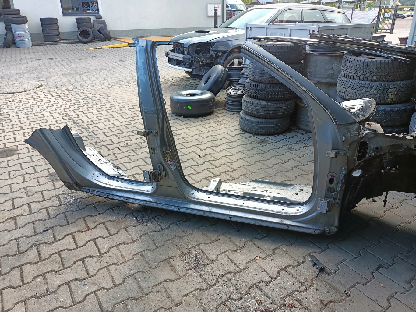 ЧЕТВЕРТЬ ПОРОГ ПРАВЫЙ AUDI A4 B7