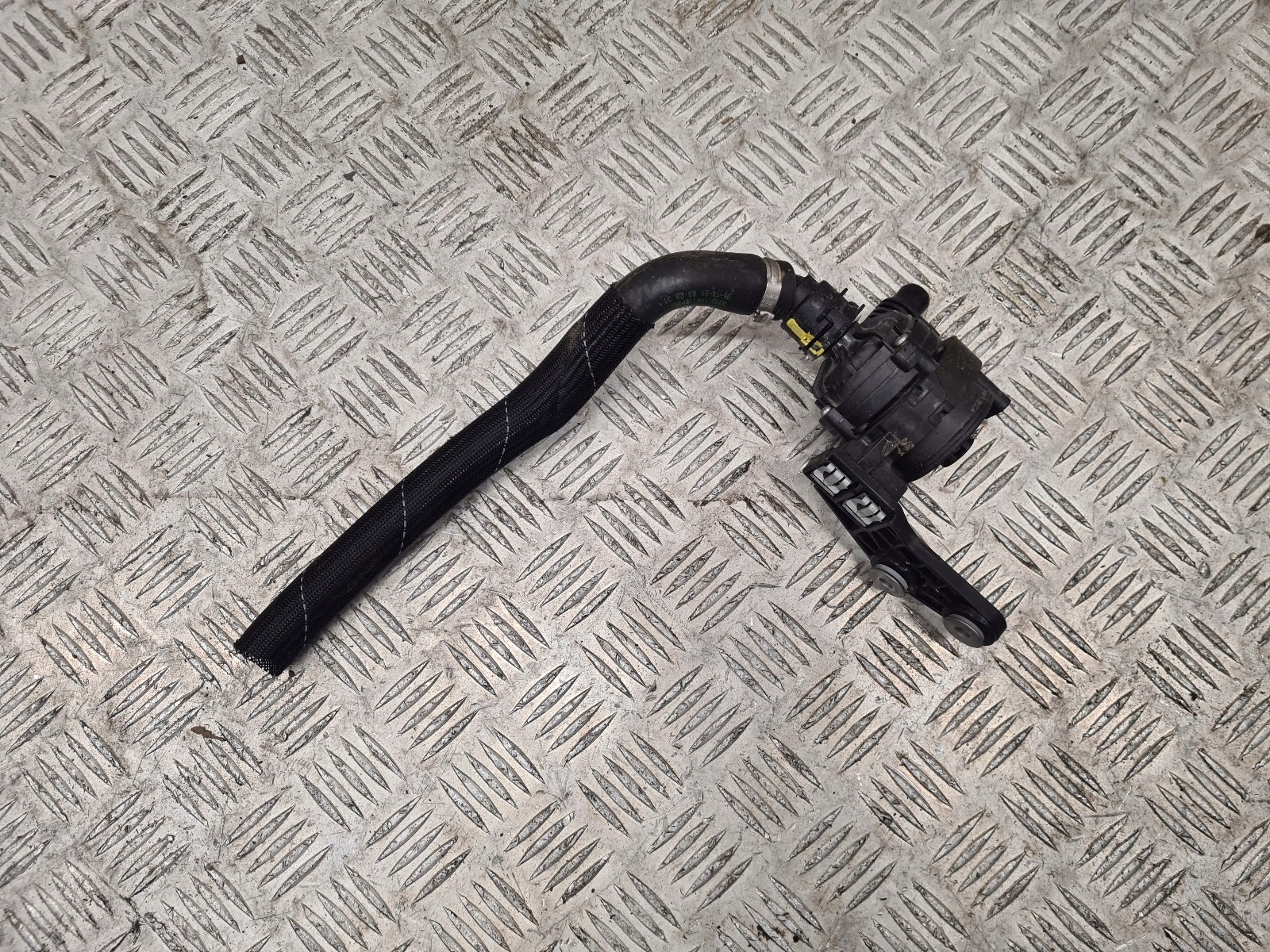 BMW X5 G05 supplementary water pump 8477210
