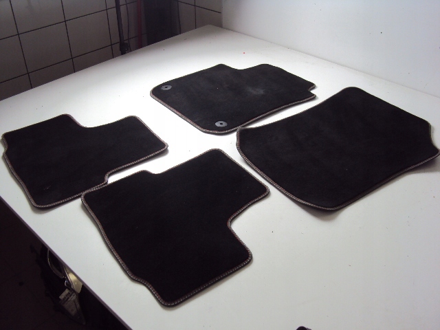 КОМПЛЕКТ КОВРИКОВ VW UP LIFT GTI 2016-