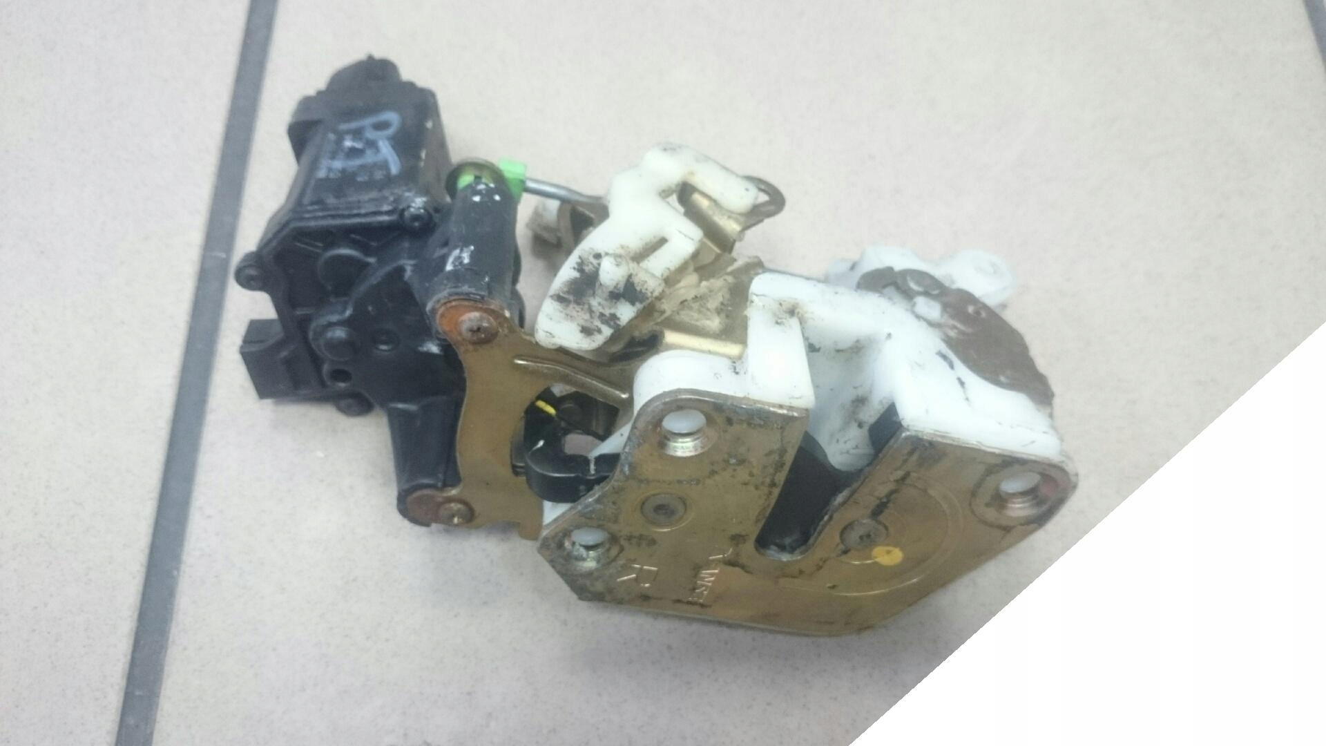 MITSUBISHI GALANT 92-96 ZAMEK PRAWY TYLNY 2 PIN