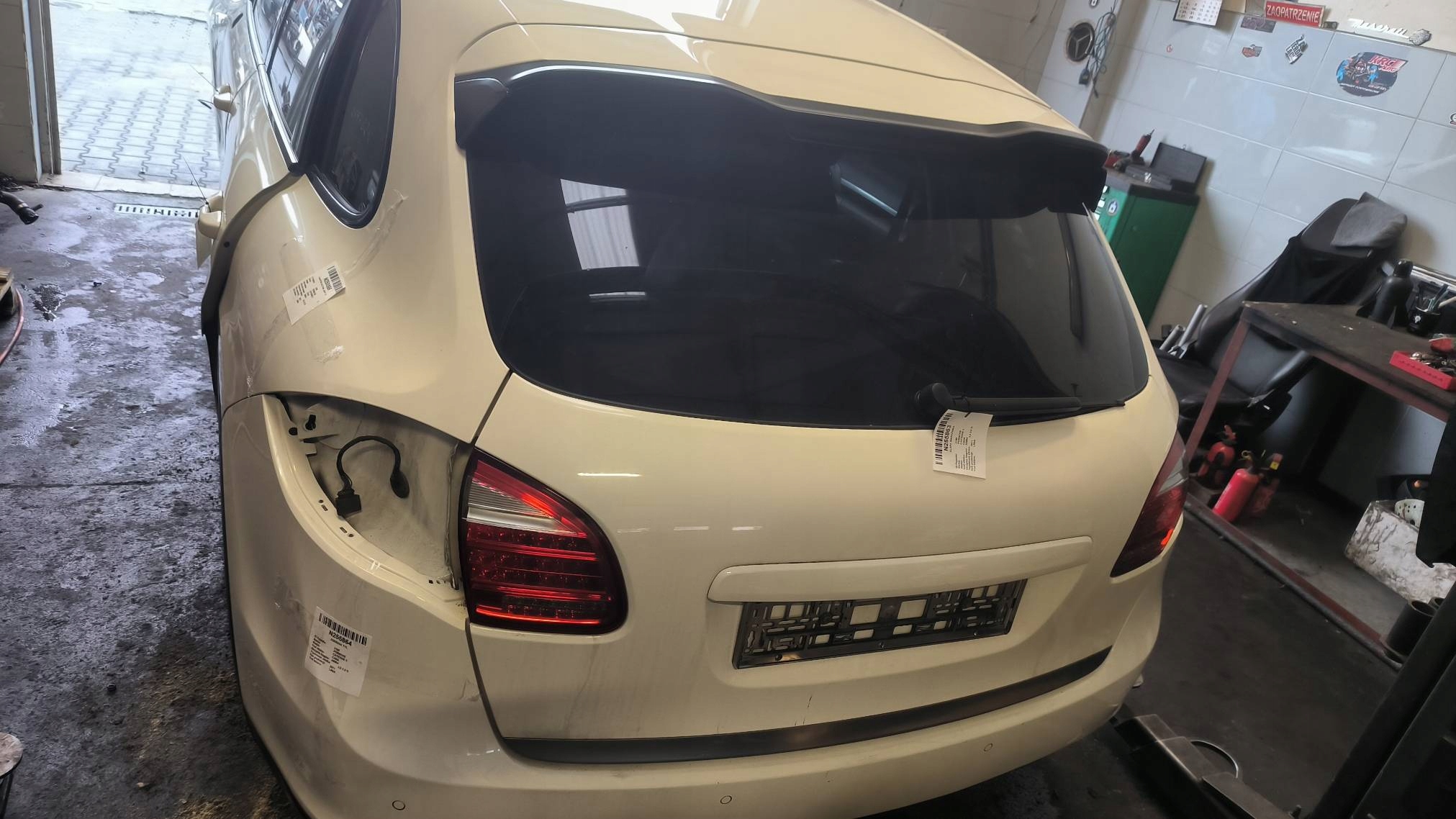 trunk door boot LR9A PORSCHE CAYENNE II 7P5 92A BIALA