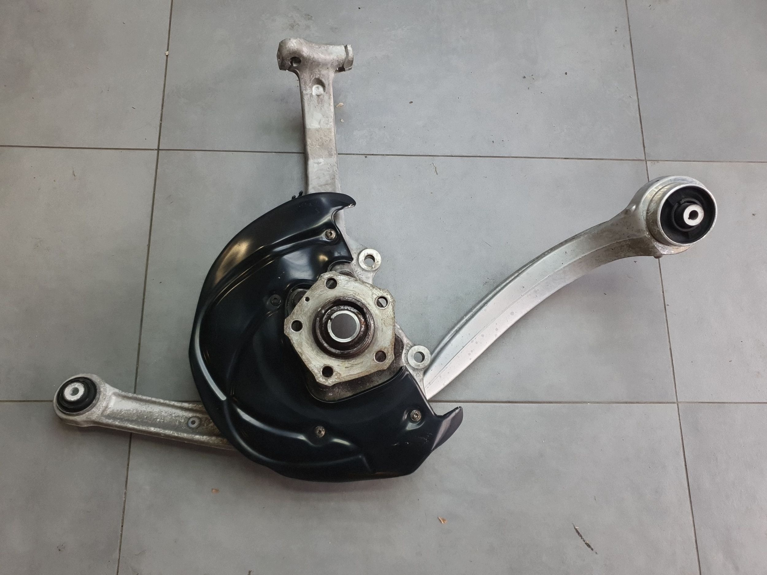 Audi Q7 4M otoč levá předek přední 4M0407241J ramene