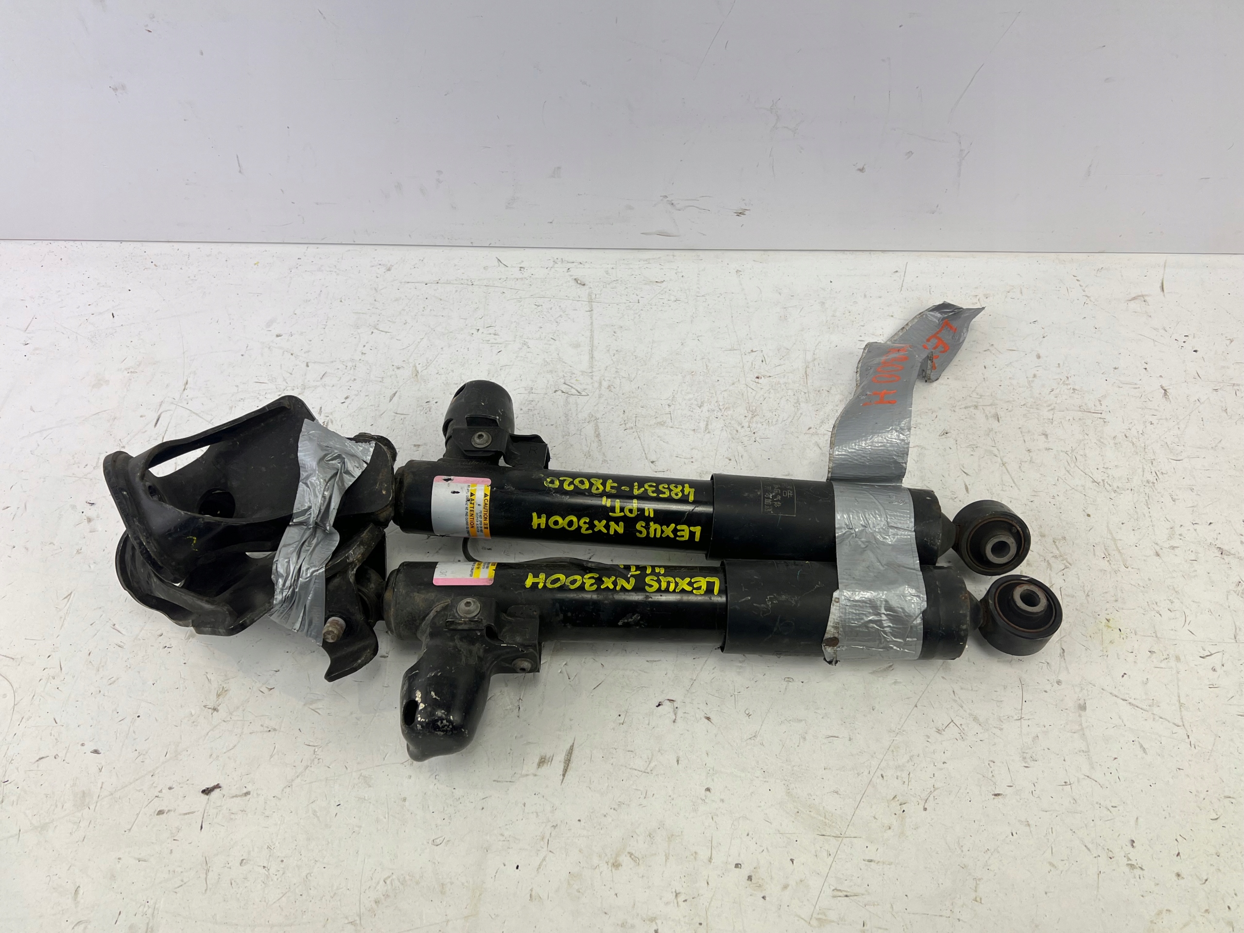 АМОРТИЗАТОРЫ ЗАДНЕЕ LEXUS Nx300 48531-78020