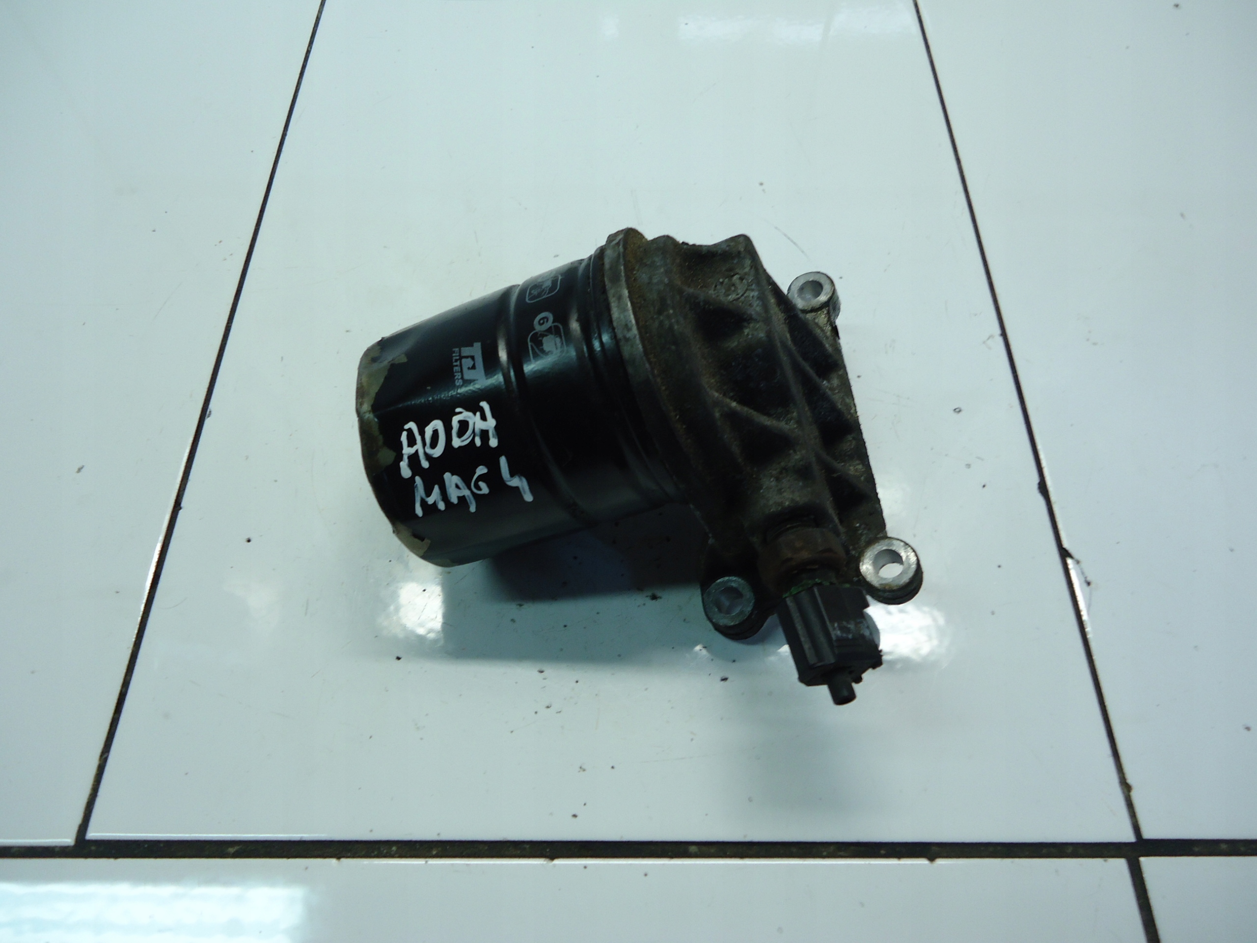 FOCUS MK2 CMAX 2.0 16V AODA Ölfiltergehäuse 1L5G-6884-BA