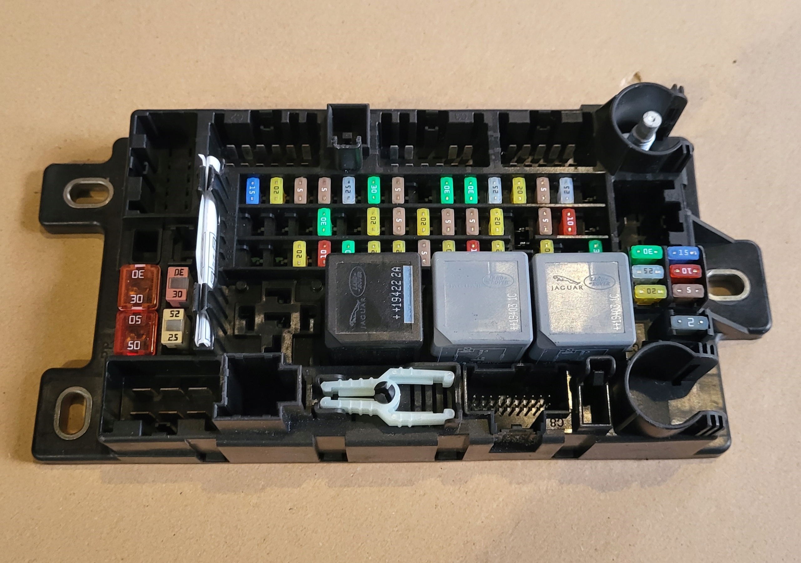 LAND ROVER JAGUAR MODUŁ SKRZYNKA BEZPIECZNIKÓW