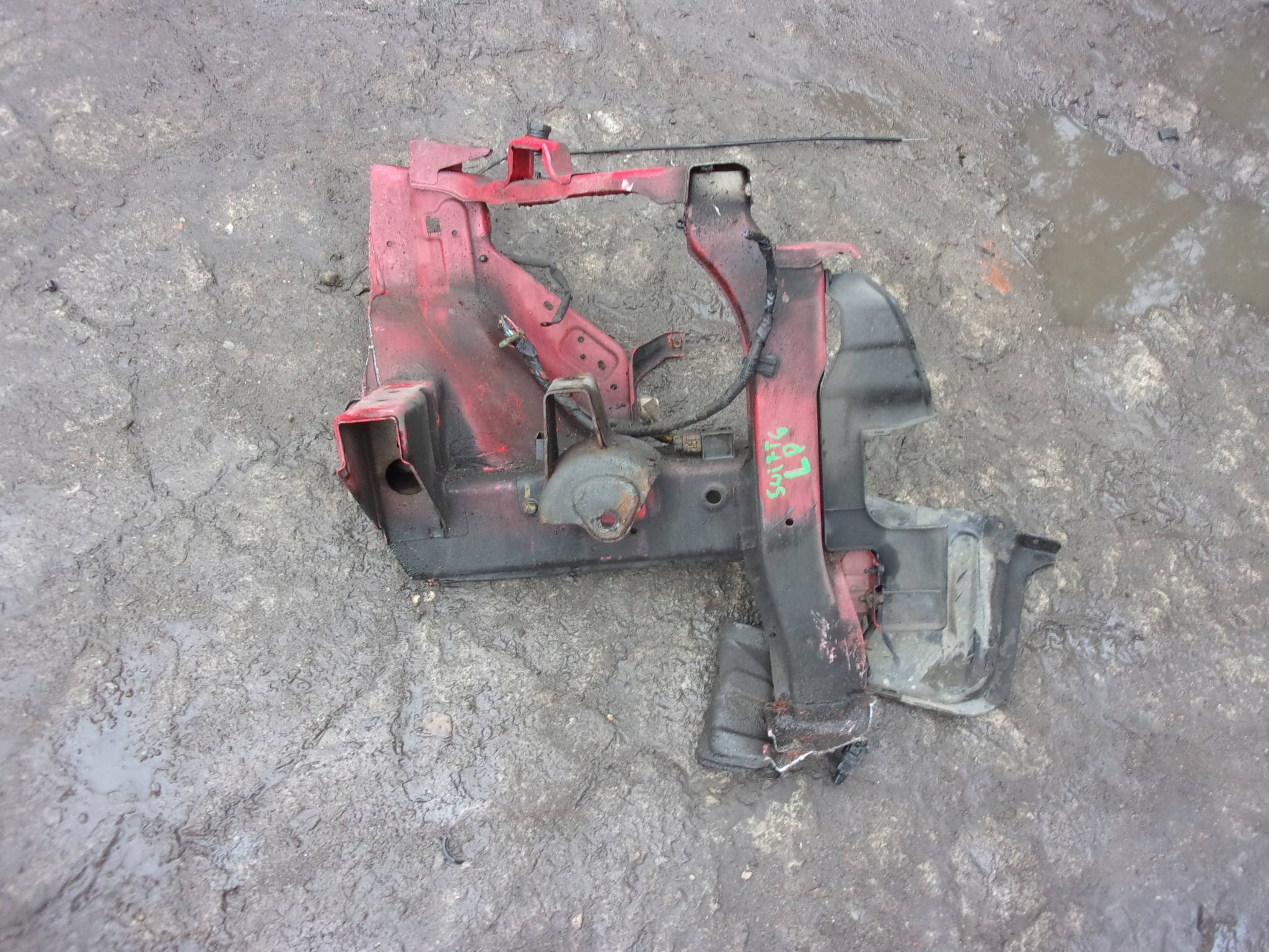 SUZUKI SWIFT MK6 PODŁUŻNICA FARTUCH LEWY PRZÓD