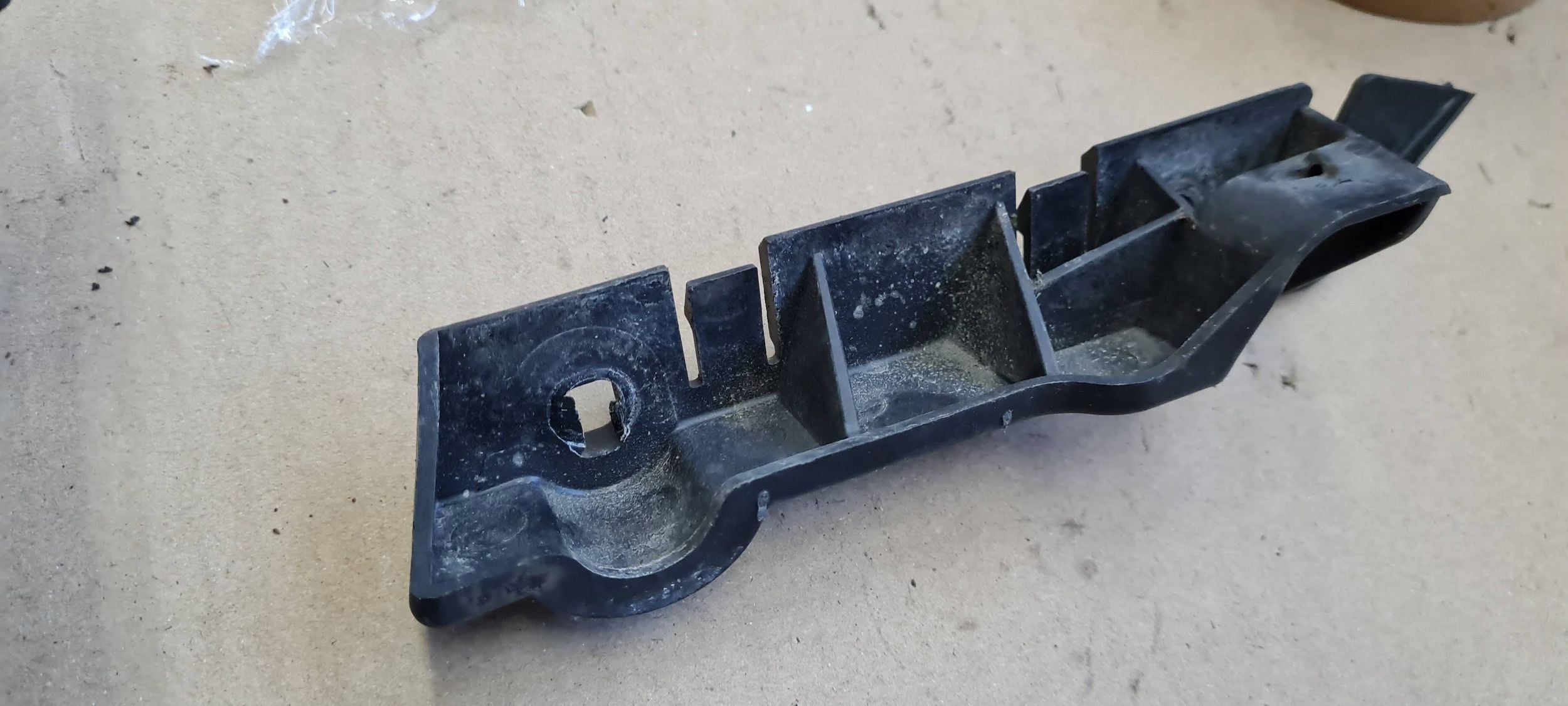 A5 8T LIFT S5 support bracket holder of a bumper left front 8T0807283C