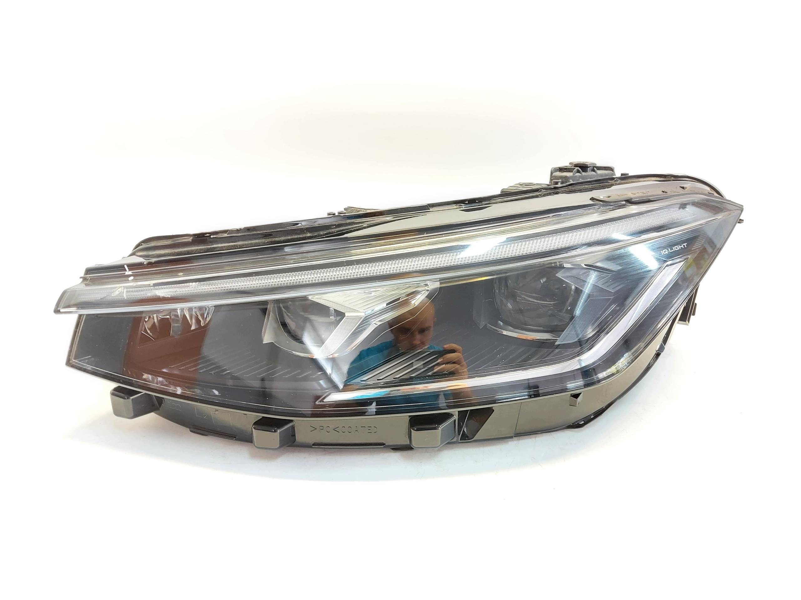 VW Passat R B9 3J0 2025r light left front front RHD 3j2941035