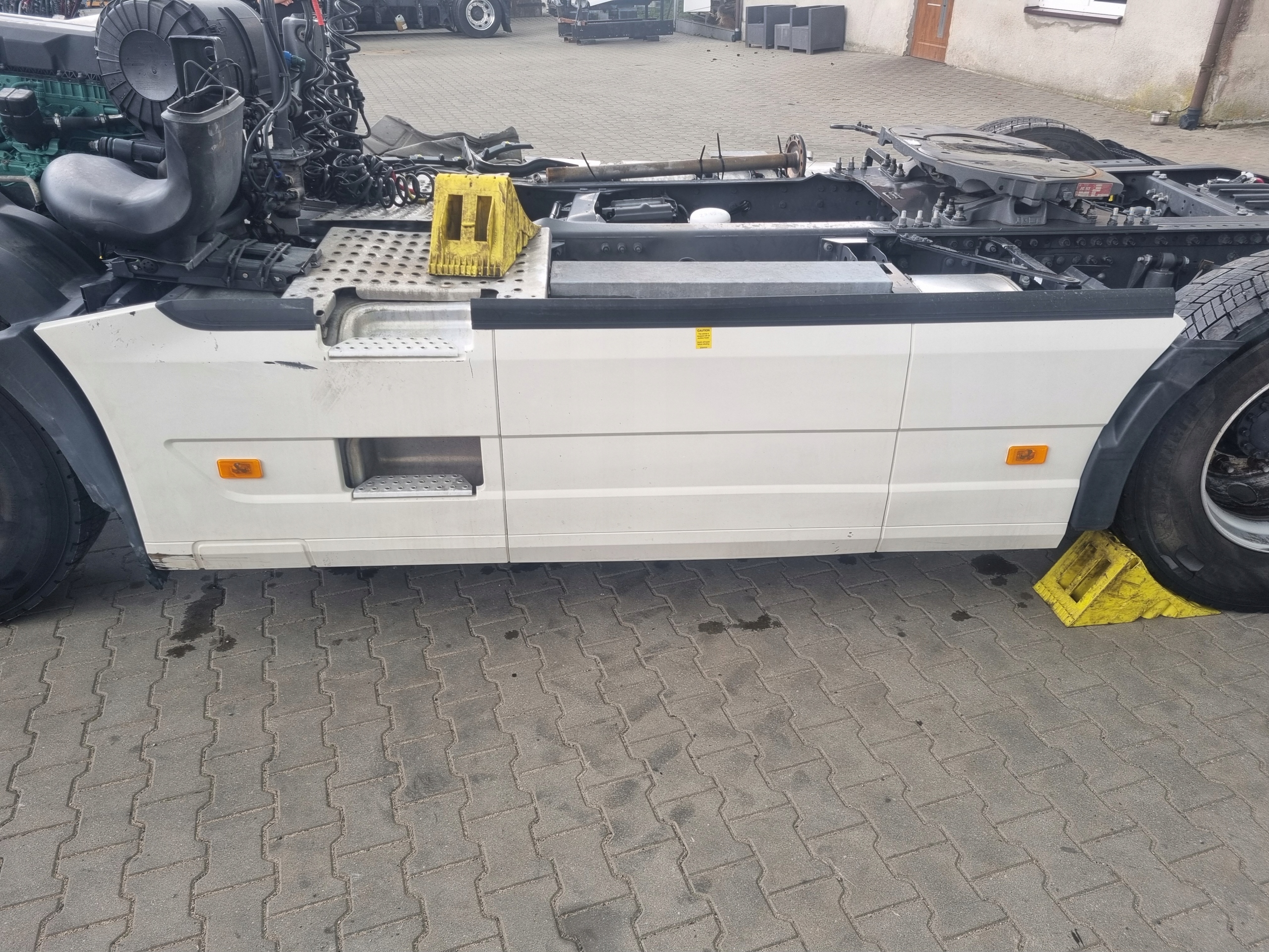 ZABUDOWA OSŁONA OWIEWKA MIĘDZYOSIOWA LEWA VOLVO FH 4 FH 5