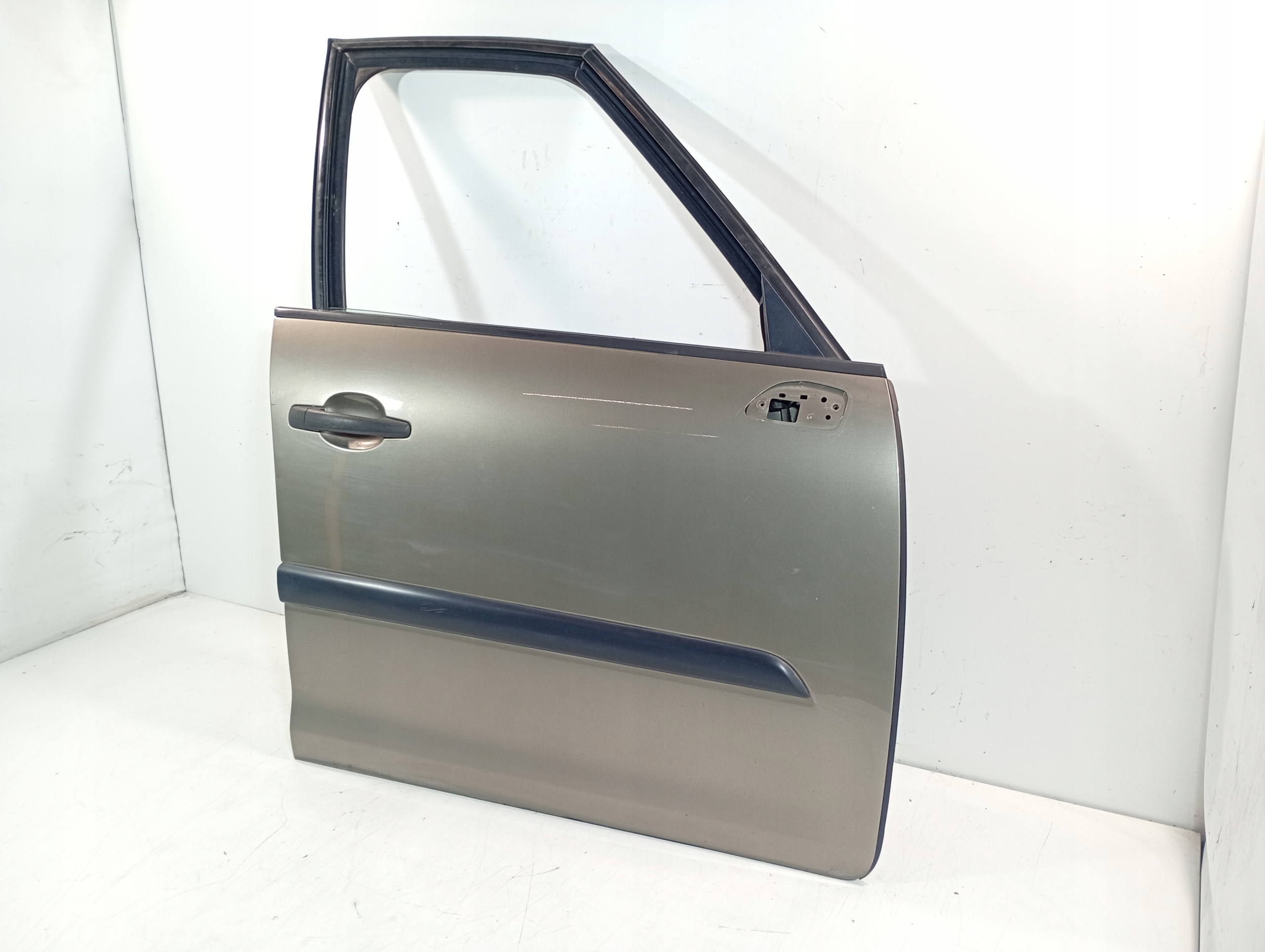 Citroen C4 Picasso 06-13 door right front kod lakieru KEBC