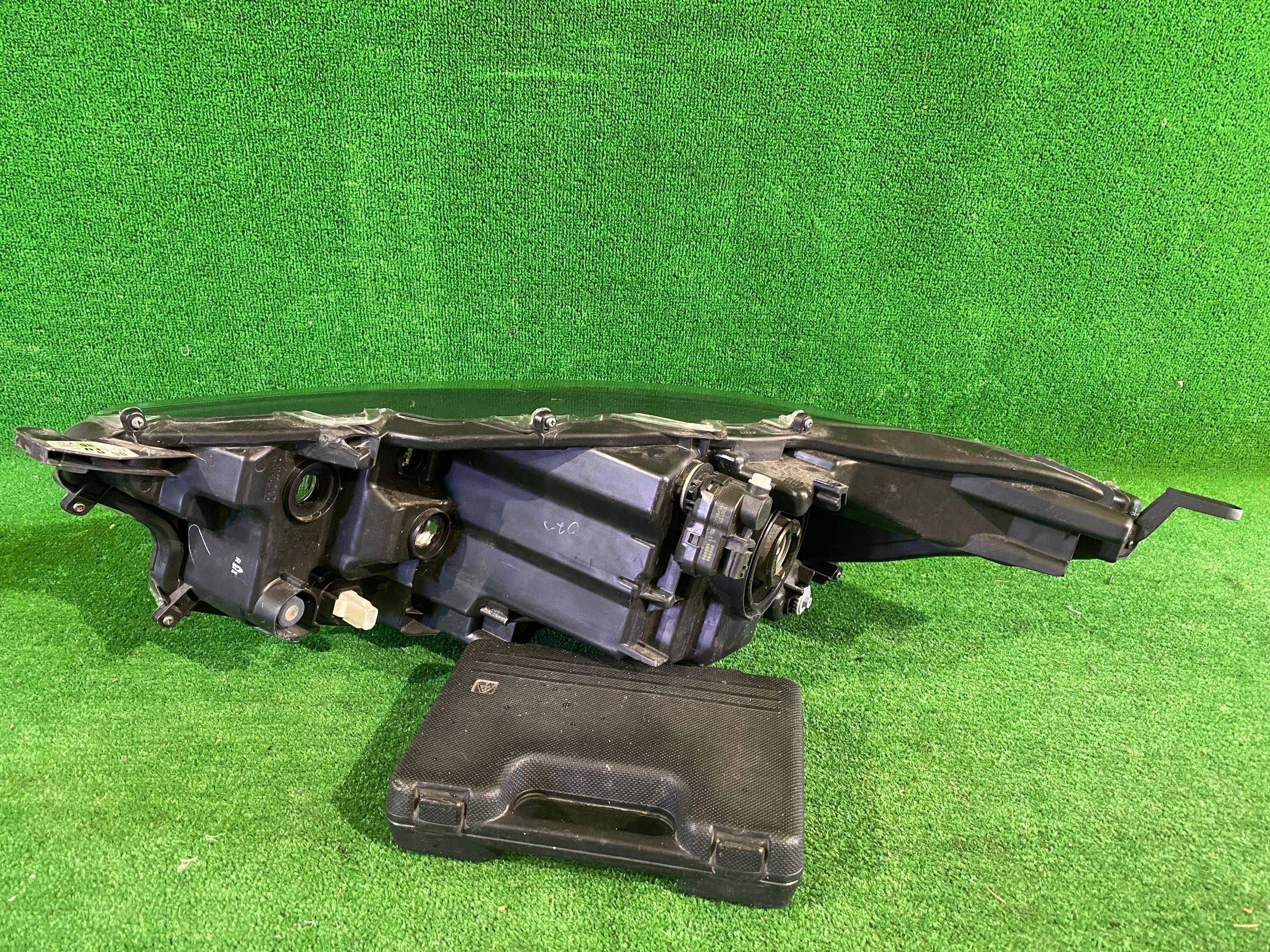 REFLEKTOR right light front right TOYOTA YARIS IV 20- NR.R257