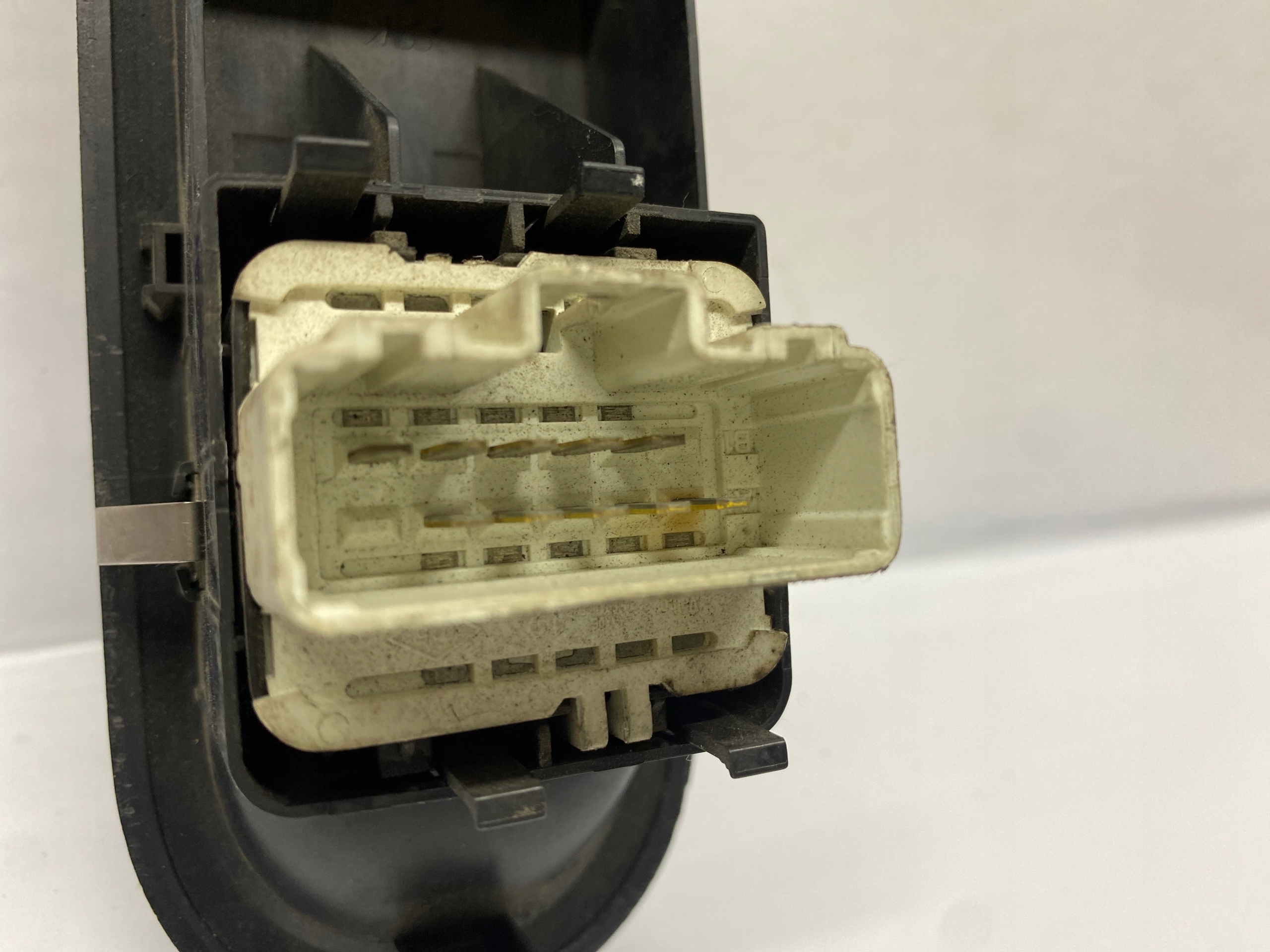 window control switch Renault OE 8200356519