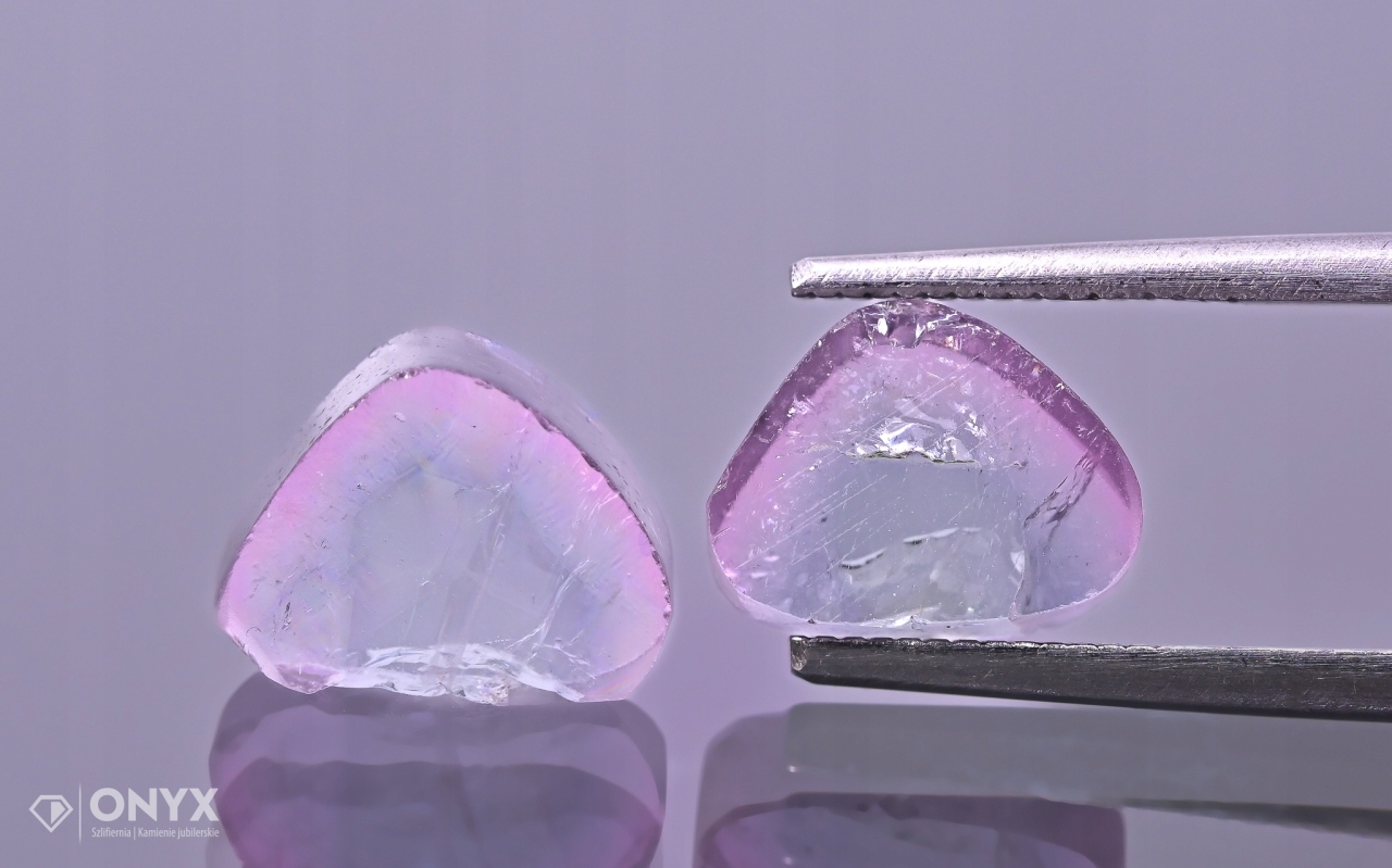 Turmalín mělký Para nepravidelný 9,5x7,5 mm