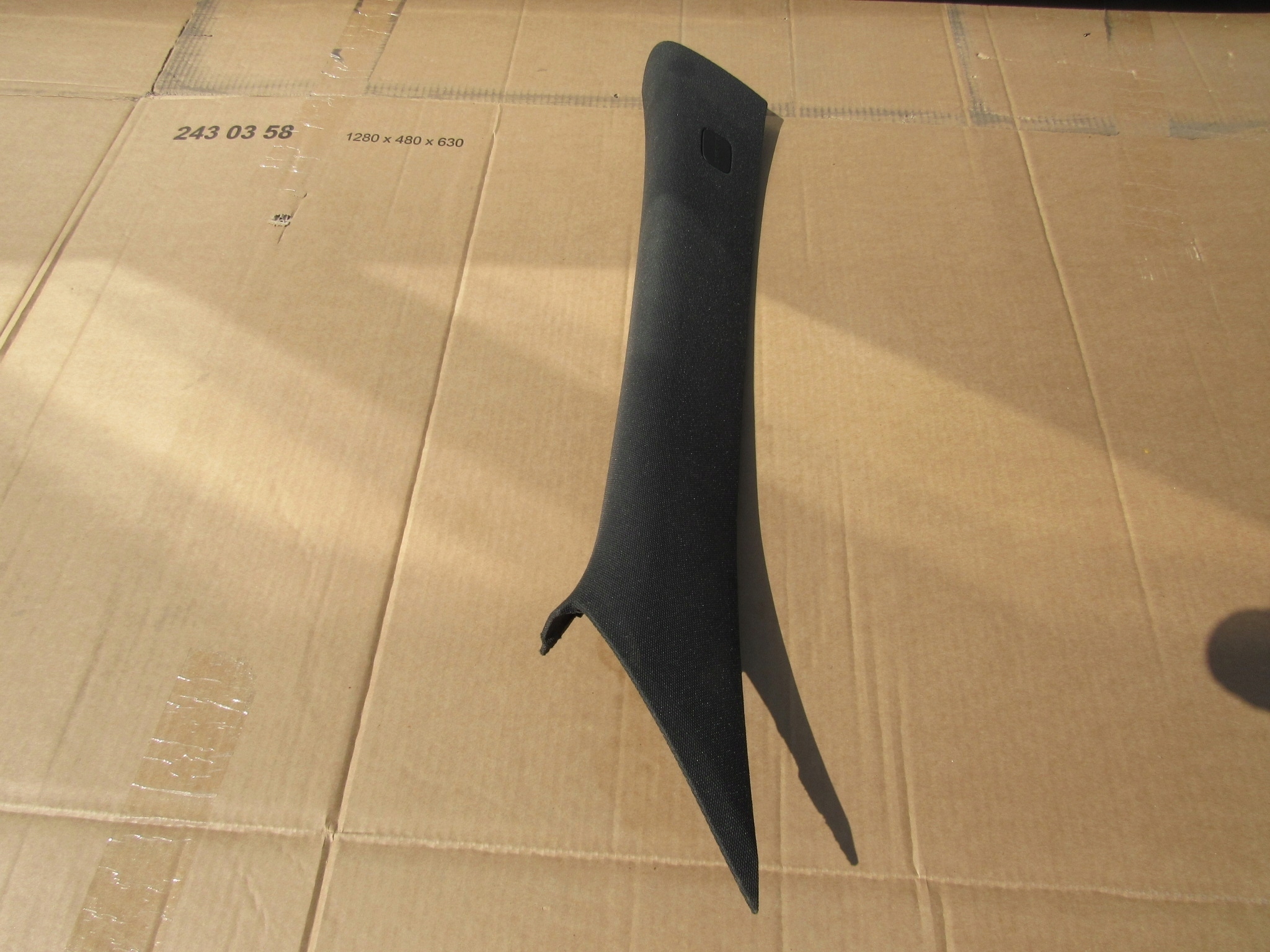 Osłona poszycie słupka Mercedes-Benz OE A1766900025