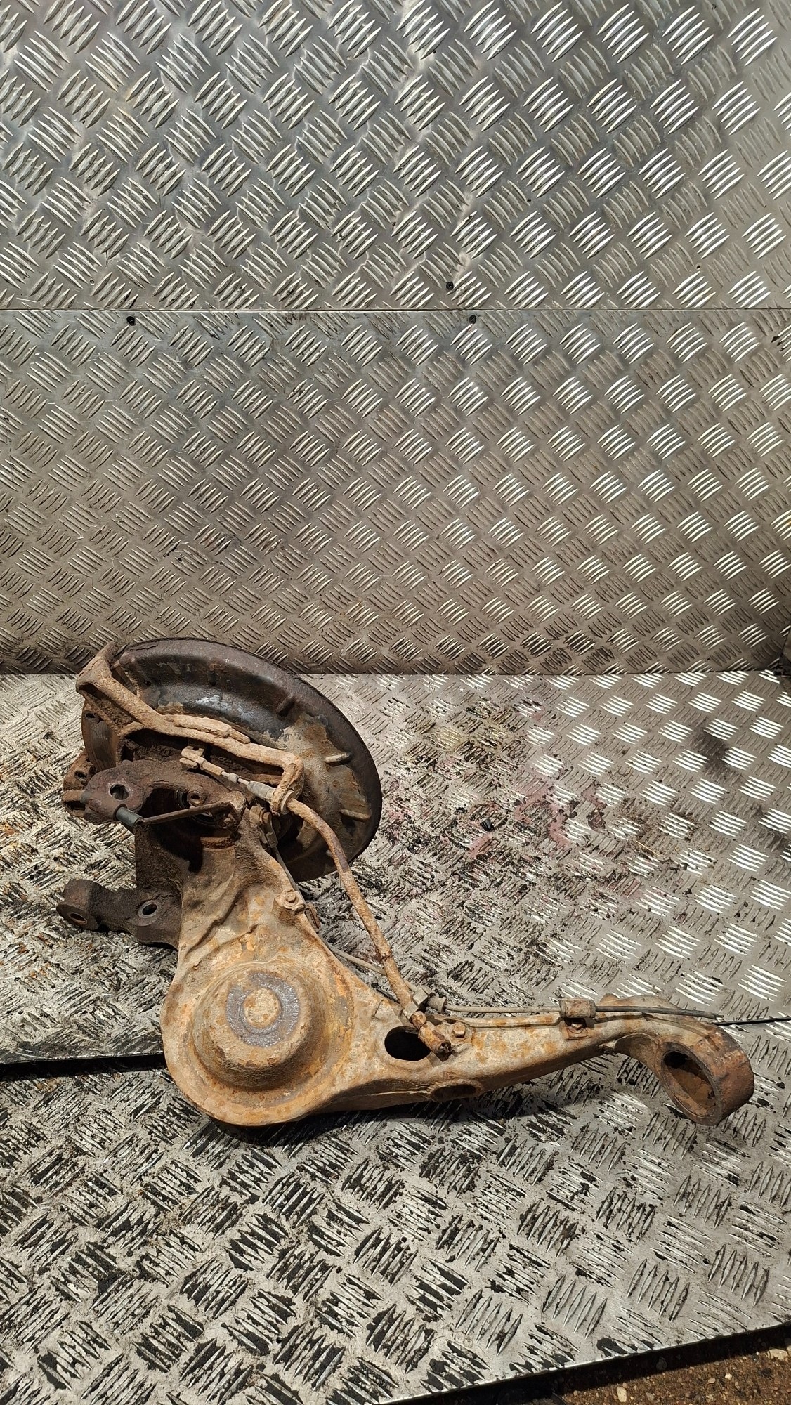 arm swing left rear part MAZDA TRIBUTE 2.3