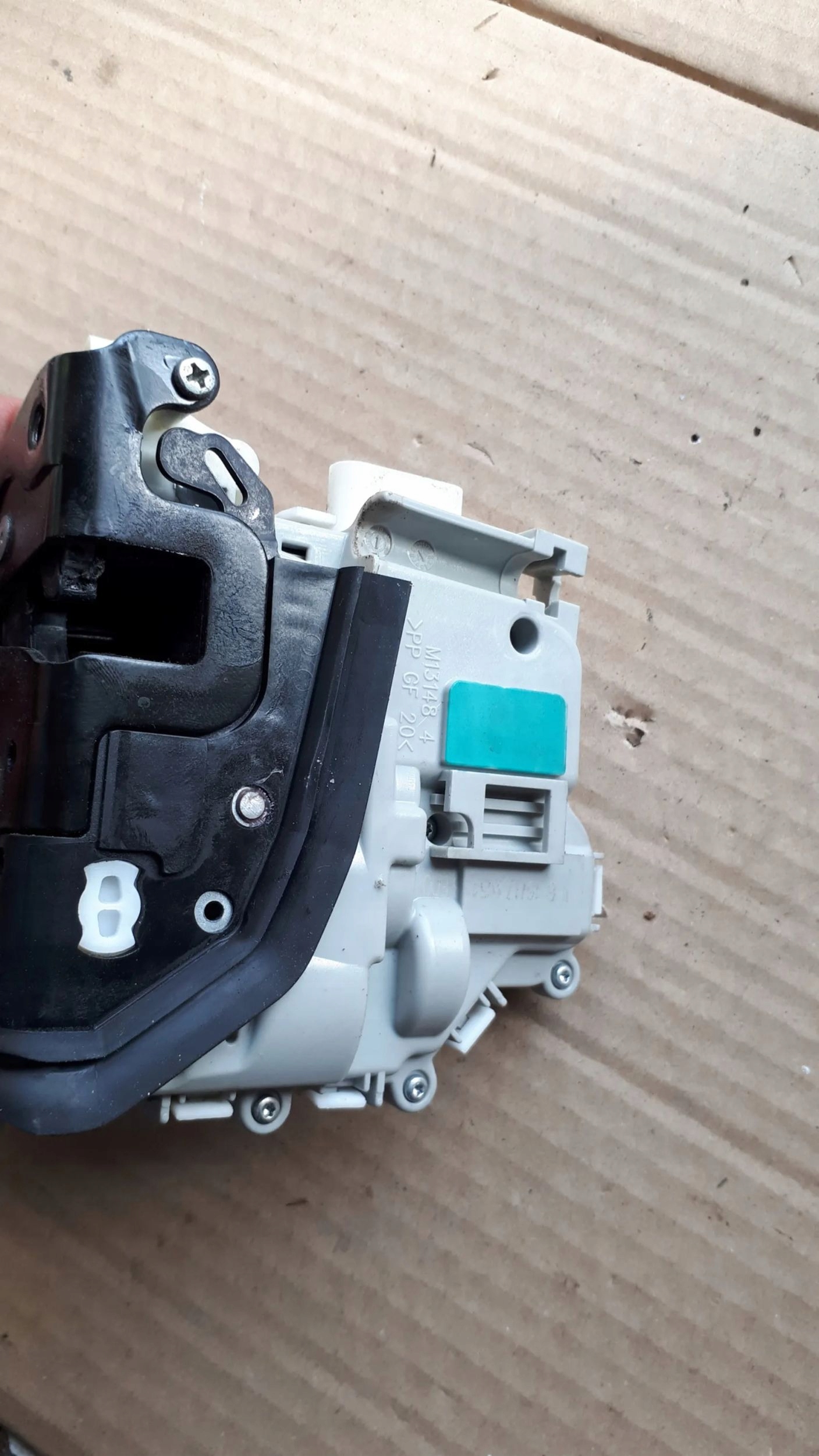 A5 8W lock door right front 8X1837016C A4 B9 8W