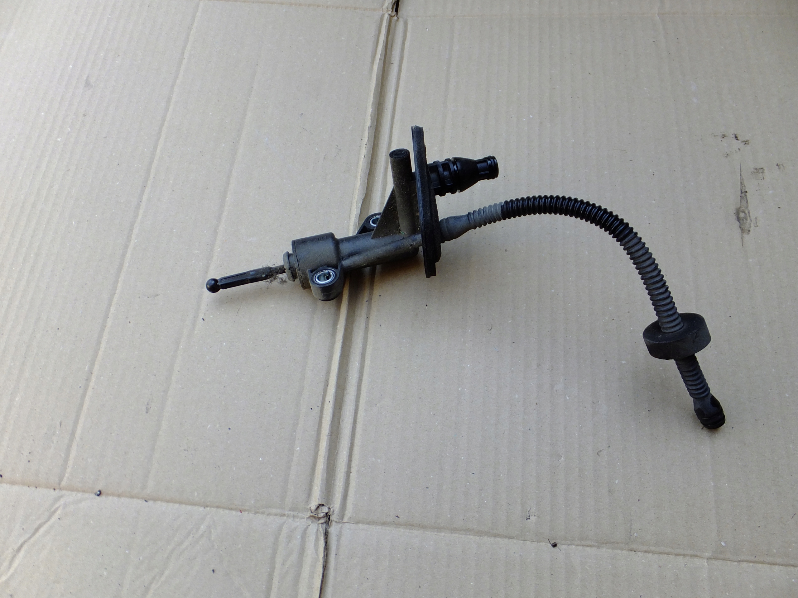 pumpa spojky opel corsa d 2008r 55190993