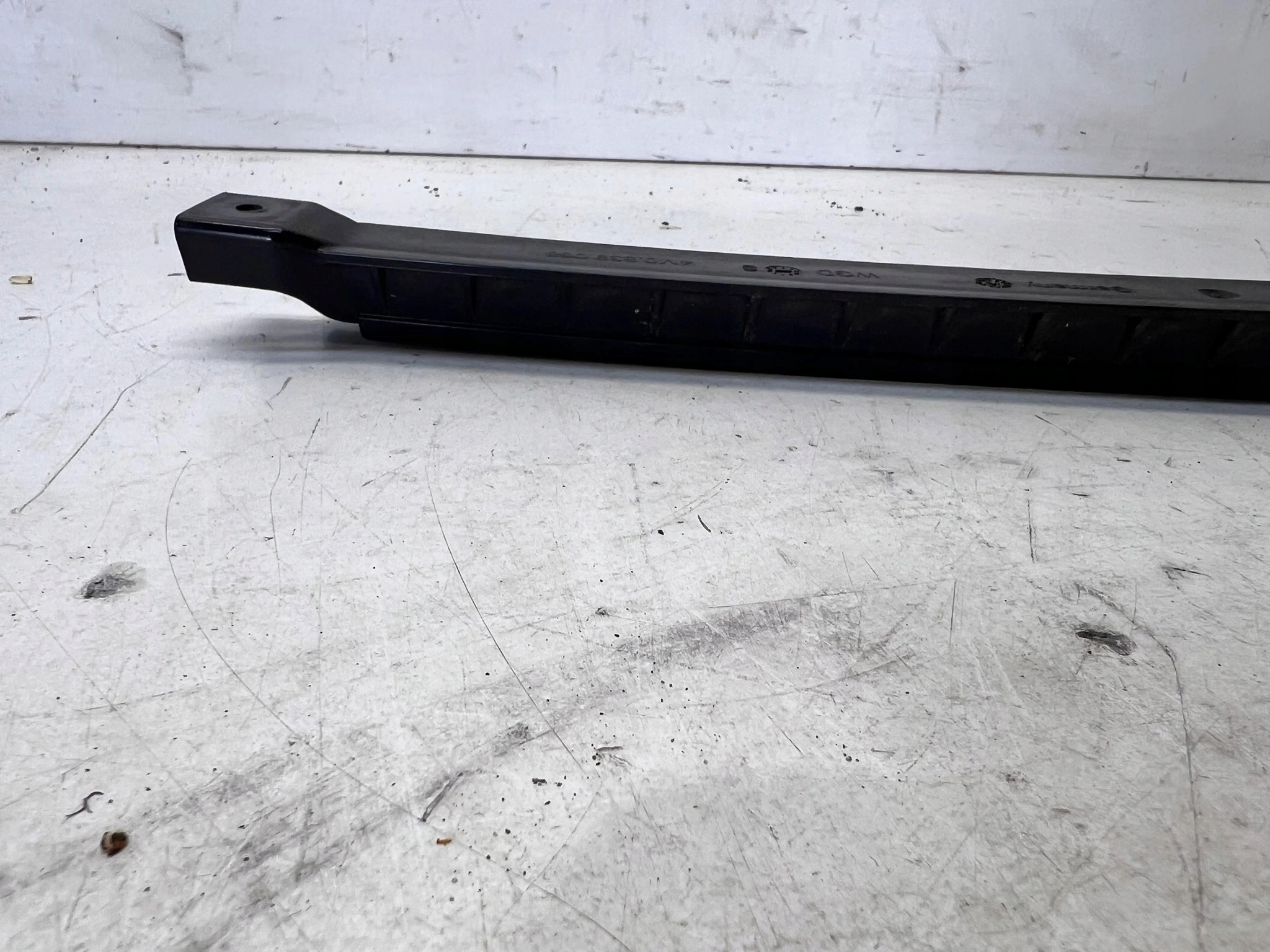 PROWADNICA windows right rear part AUDI Q7 4M 4M0839068