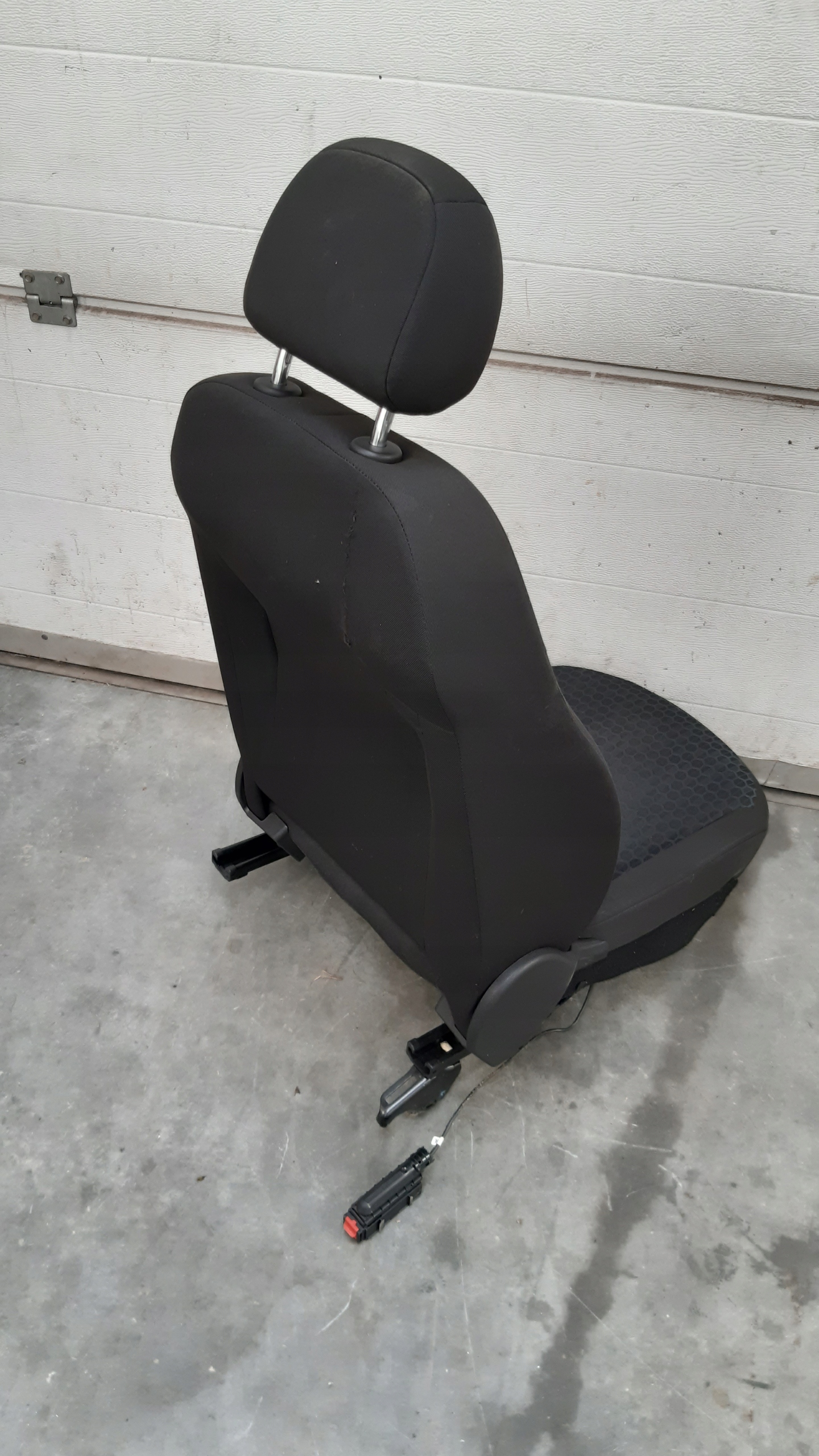 sedačka ľavý Opel Corsa E