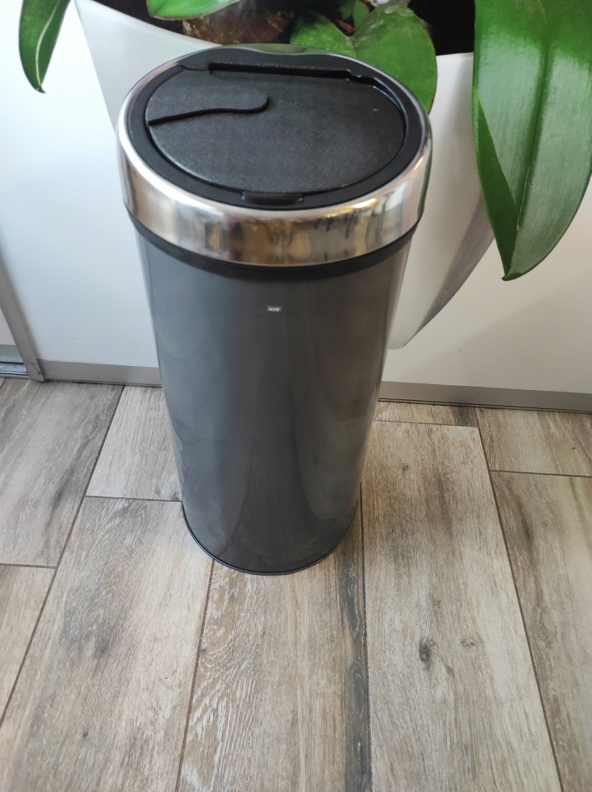 Levně Odpadkový koš Msv s dotykovým otevíráním 30 L, lesklá ocel