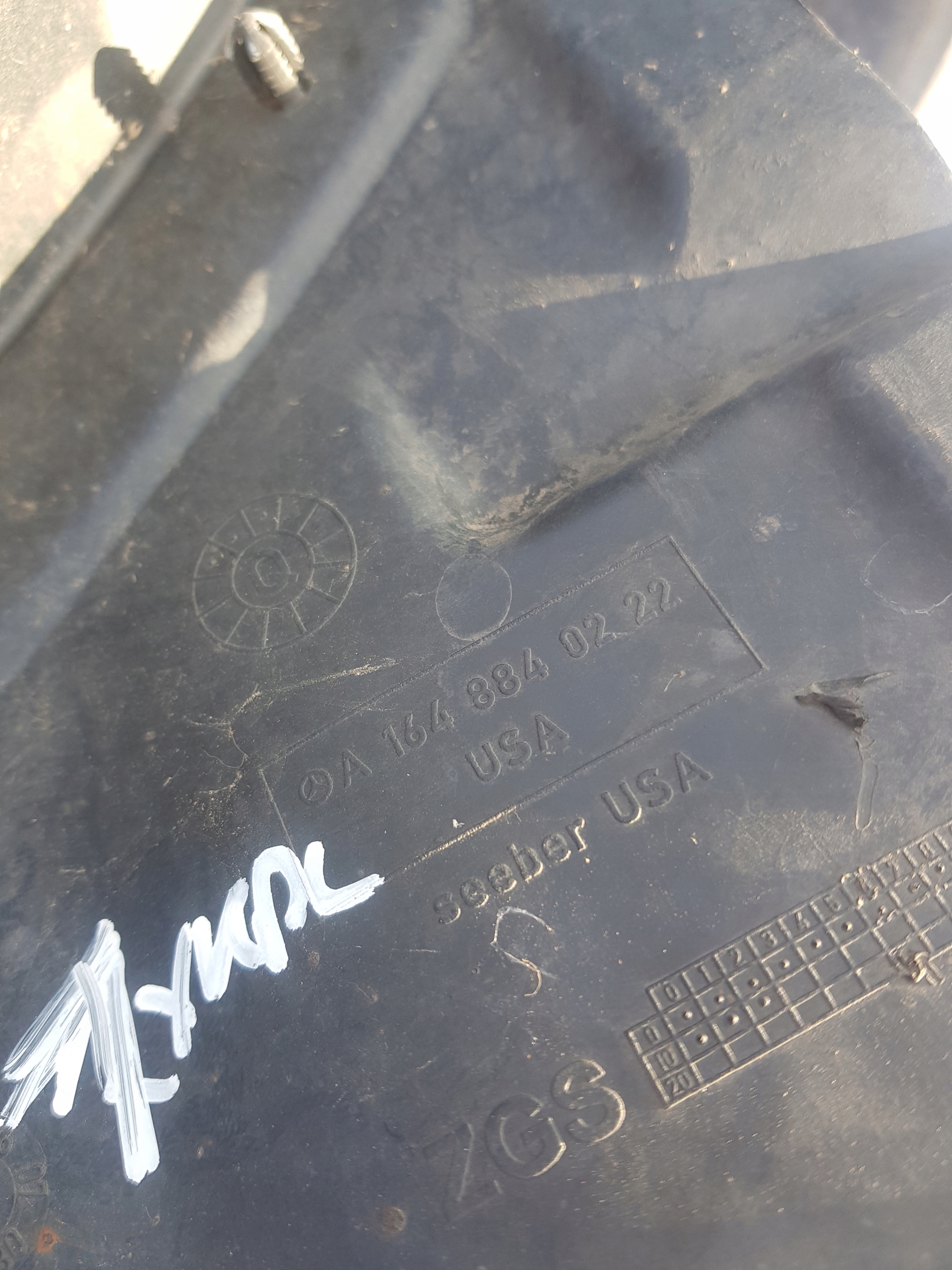 mudguard right front MERCEDES ML W164 1648841022 1648840222