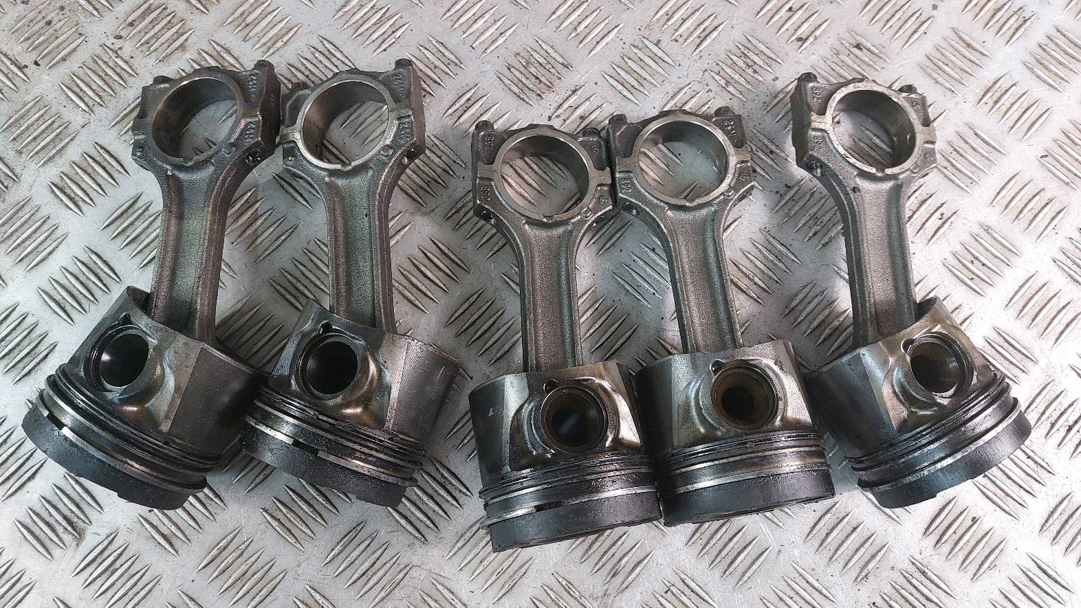 TŁOK + KORBOWÓD M57D25 M57D30 Producent części BMW OE