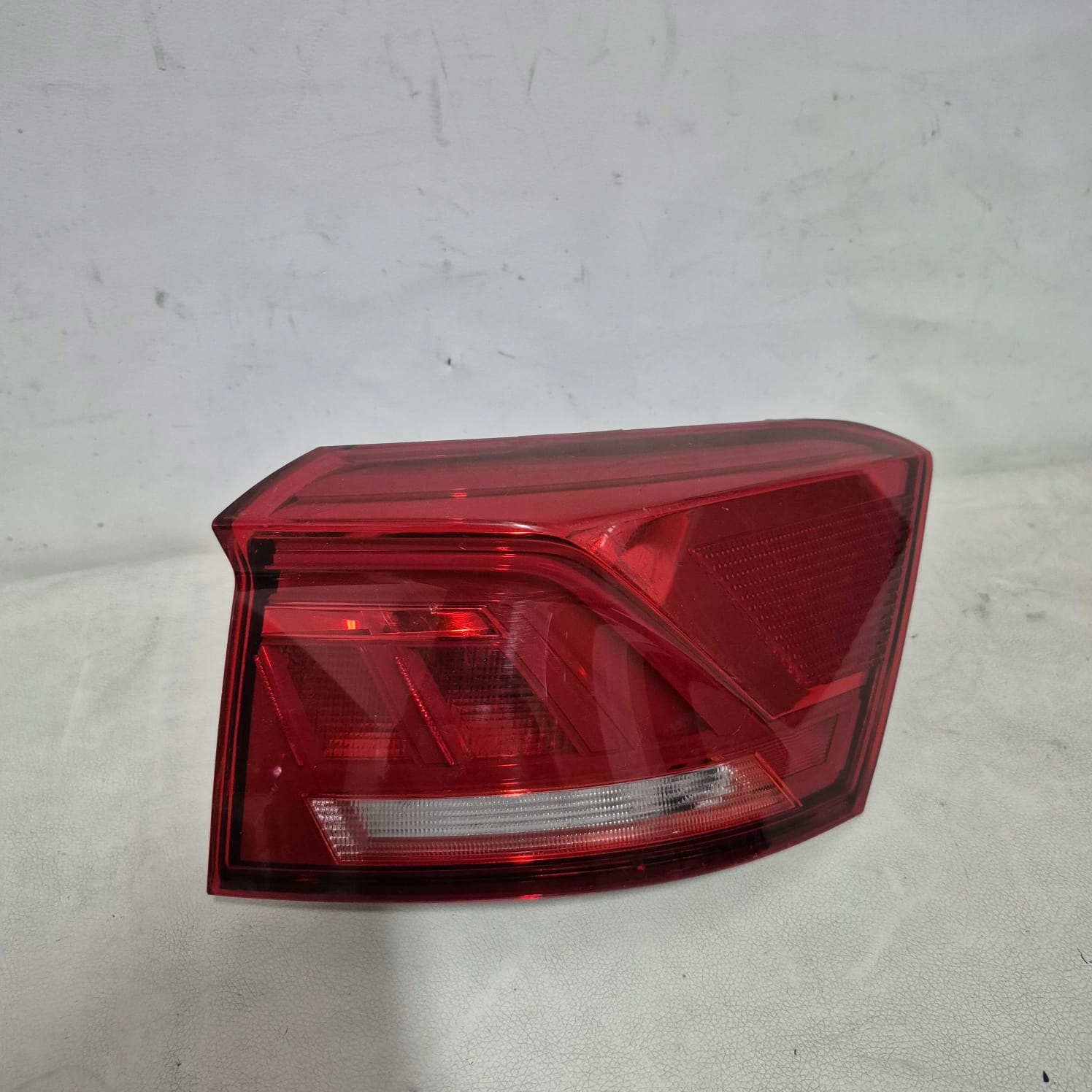 VW T-ROC and 1 17-25 light rear part rear right