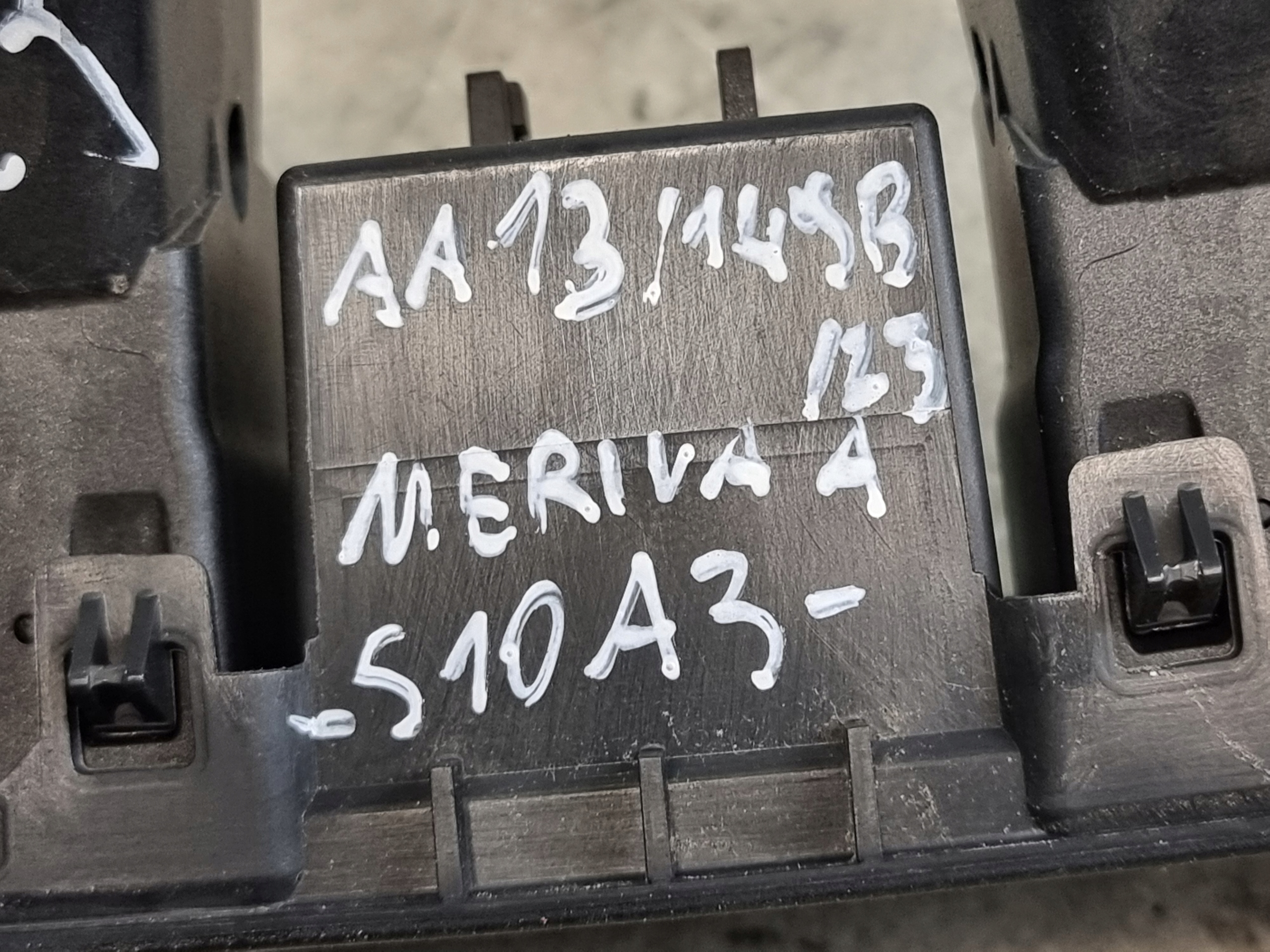 grilles d'aération central OE 13107741 OPEL MERIVA A