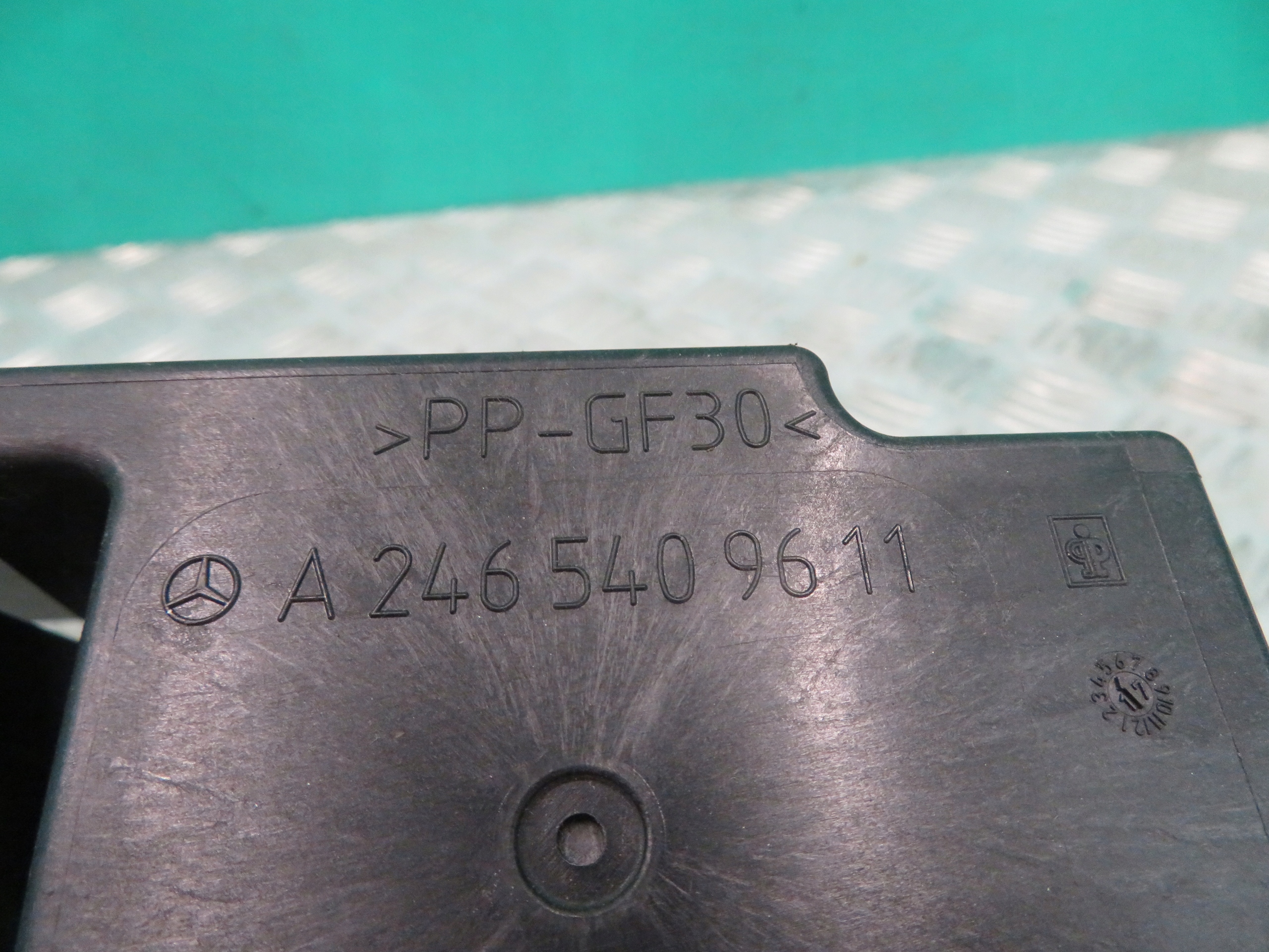 Halter AKUMULATORA MERCEDES W176 AMG 18R