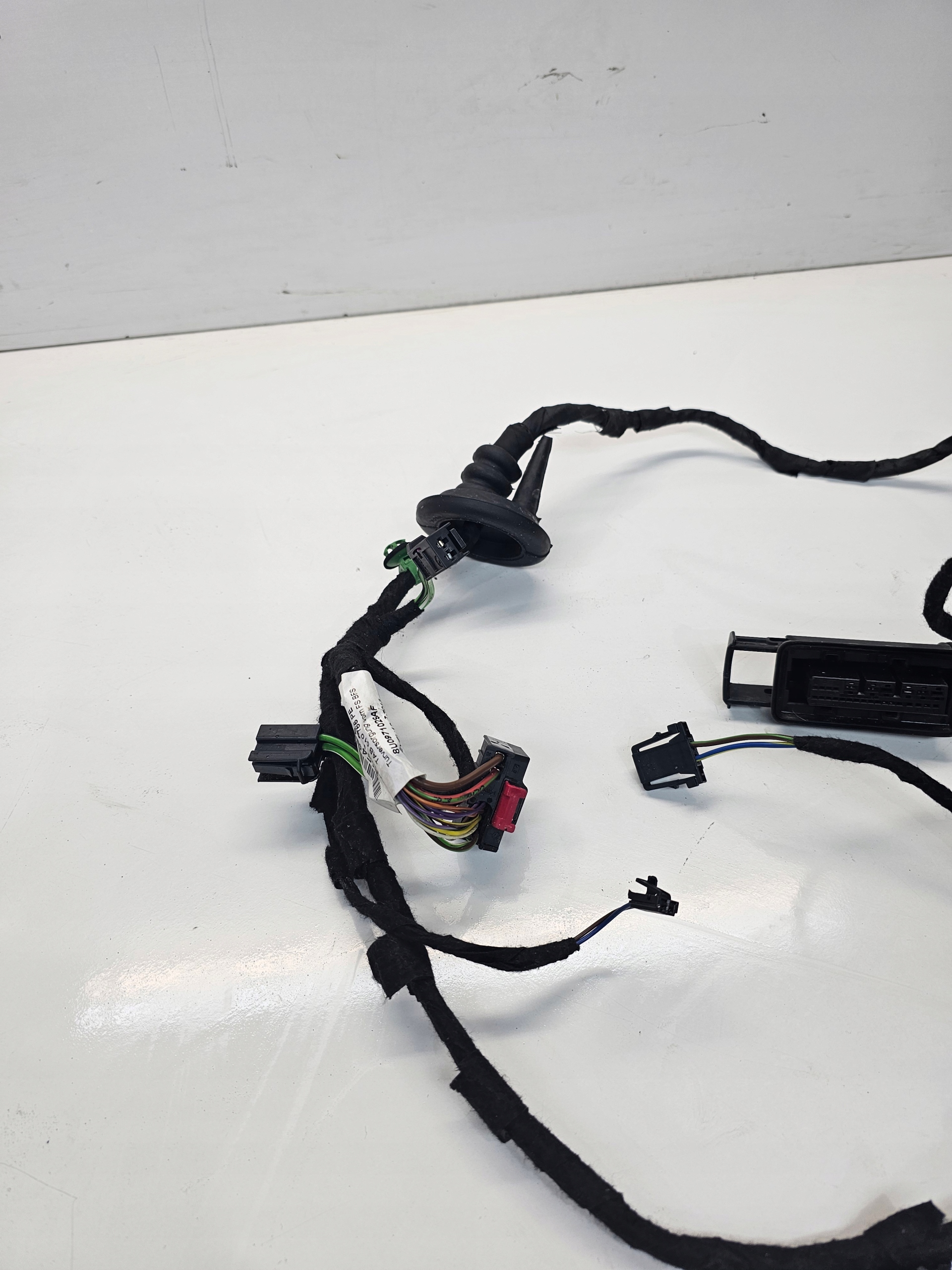 bundle door left front AUDI Q3 8U0971029AF