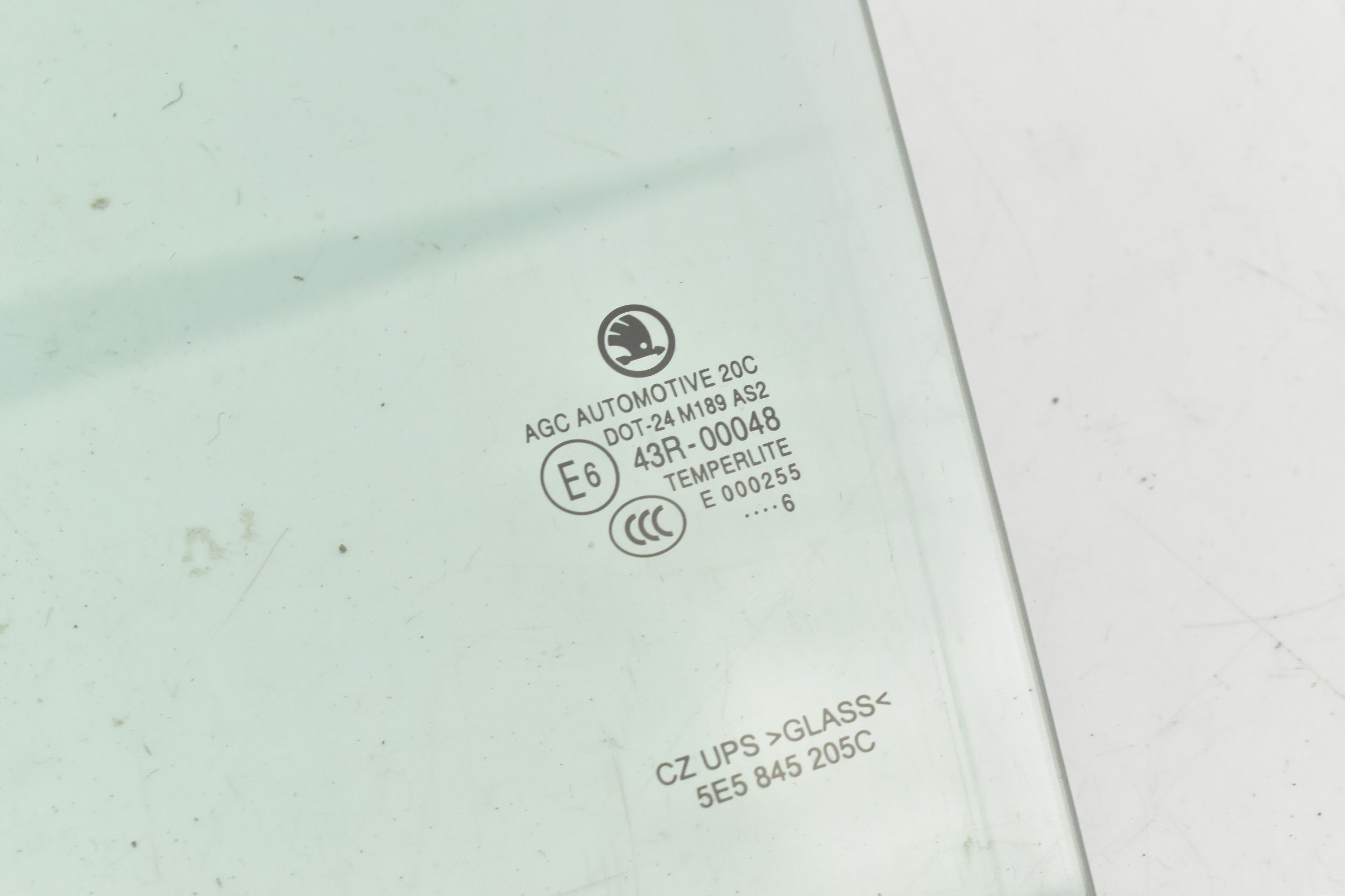 SZYBA DRZWI LEWY TYŁ 5E5845205C OCTAVIA III 5E 12- Stan opakowania zastępcze