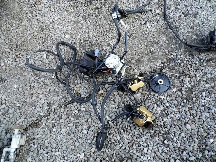 DD9733GVDDD--9SHHQWSDFG - YAMAHA T-MAX 500 04-07 ЗАЖИМ + НАСОС ПЕРЕДНИЙ + ЗАДНИЙ