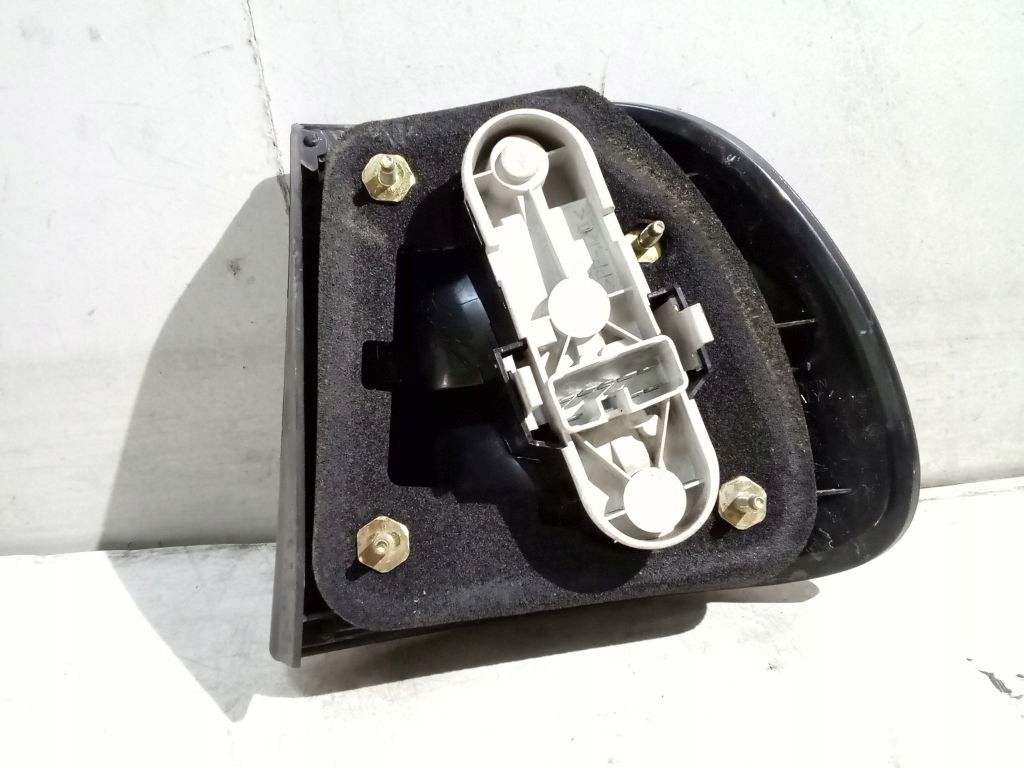 Volvo V40 and light left rear part rear