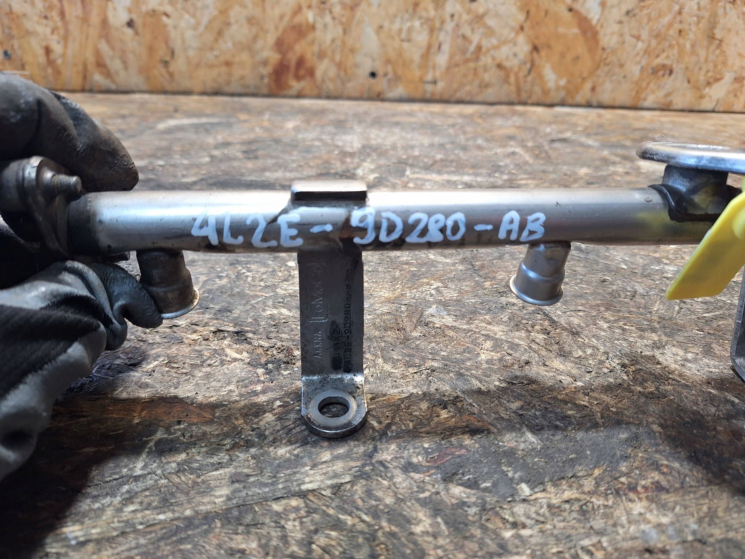 Rampe injection 4L2E-9D280-AB FORD MUSTANG V 4.0 V6 05-09